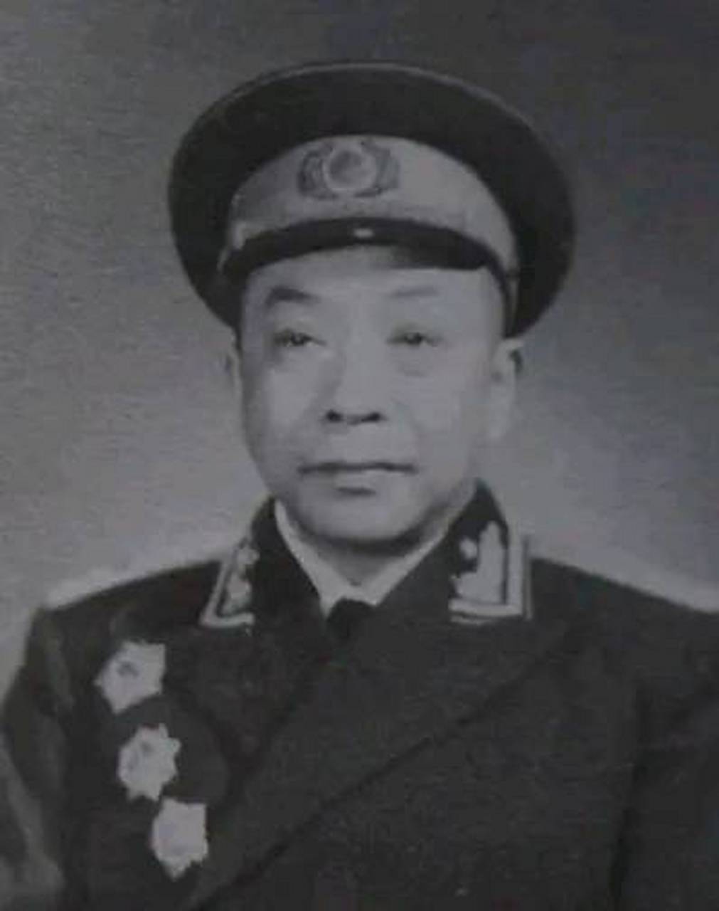 1937年11月,晋察冀边区下达指令,命令方国华担任团长,率领工作团前往