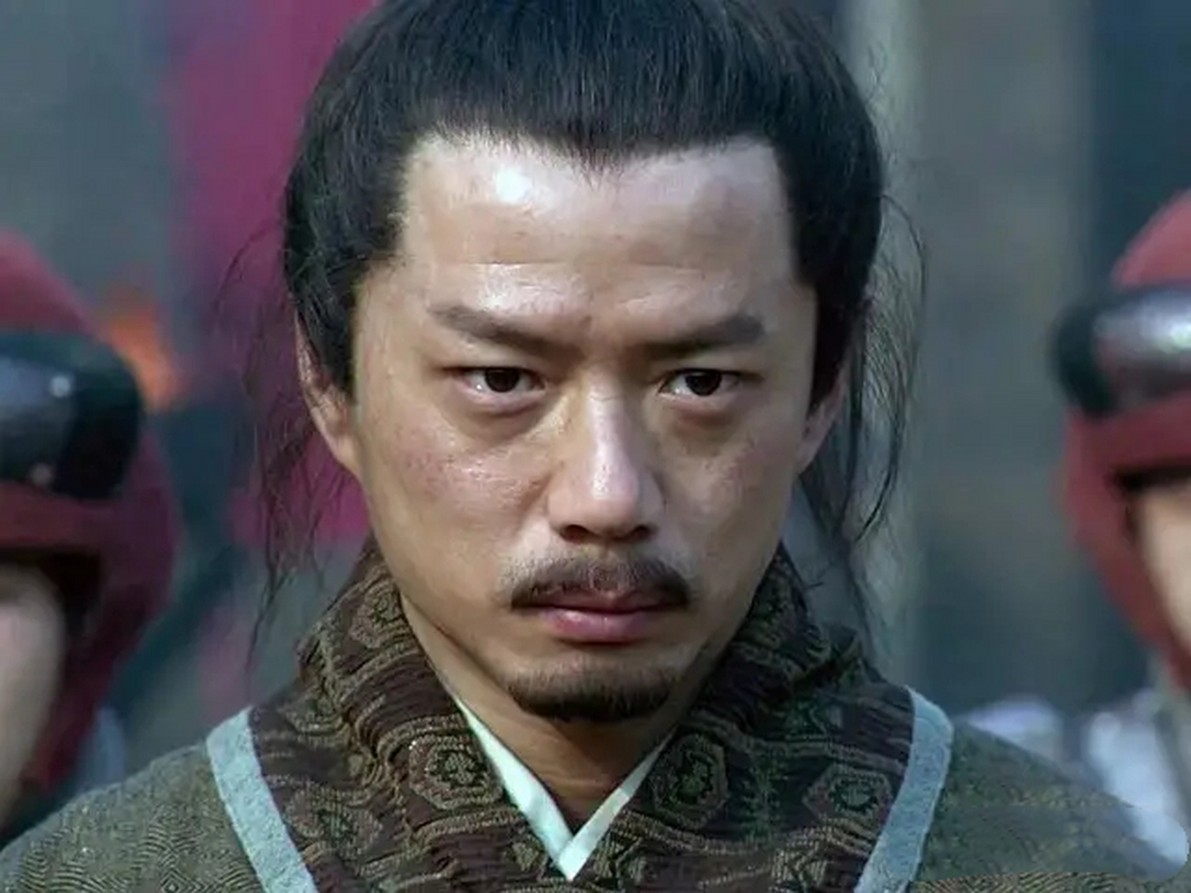 韩信从那个屠夫胯下钻过时,季桃哭了,这个曾经让她喜欢的男人却如此地