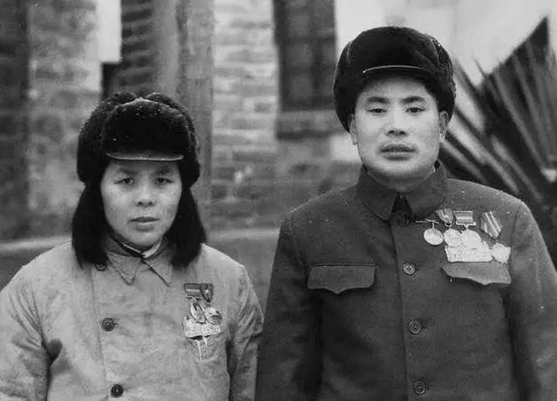 1983年,杨得志的二女儿杨秋华夫妇到河南南阳度假,因为长得漂亮被流氓