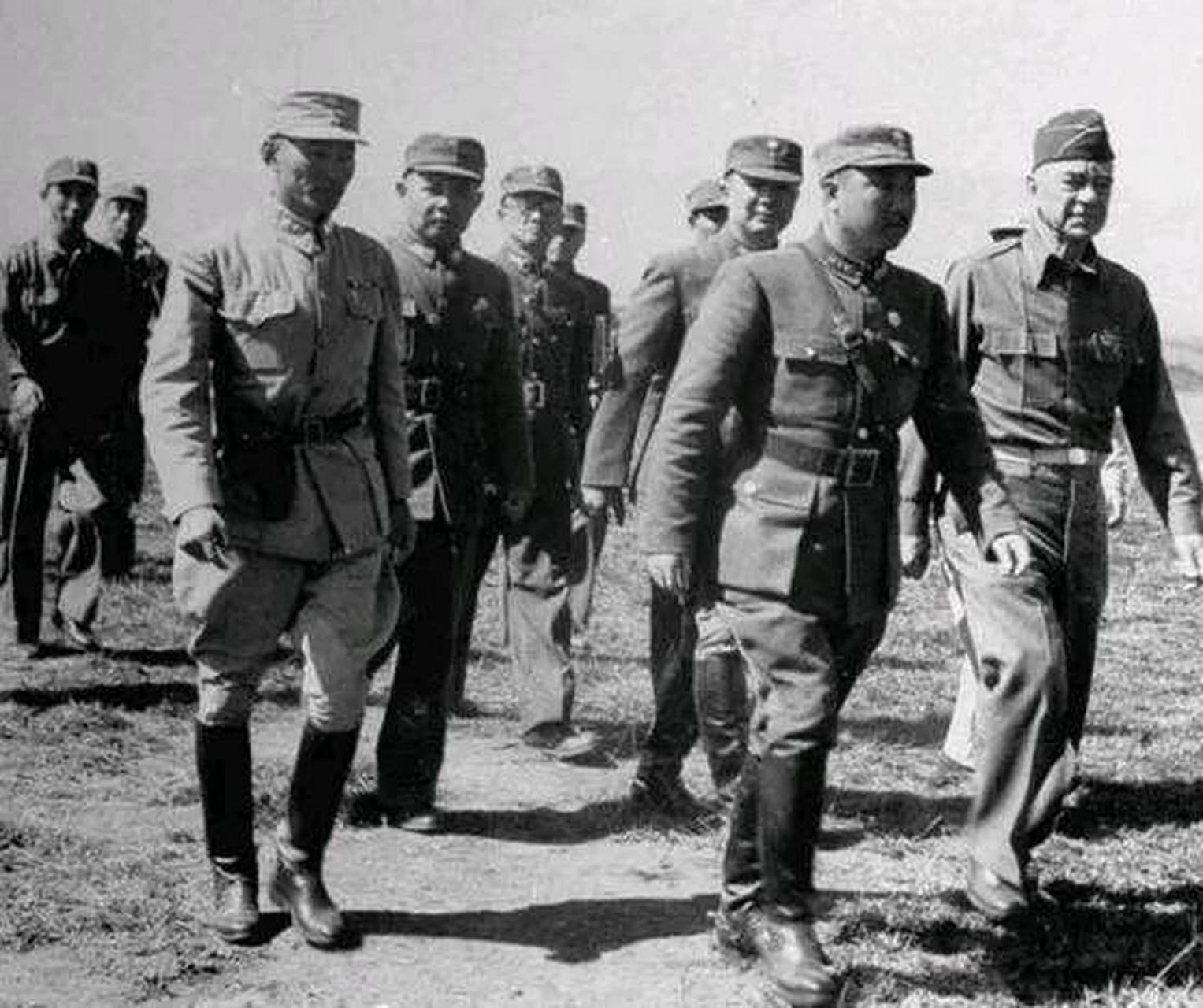 刘少卿将军是1930年加入红军的,在红三军团,由于他认识几个字,属于"