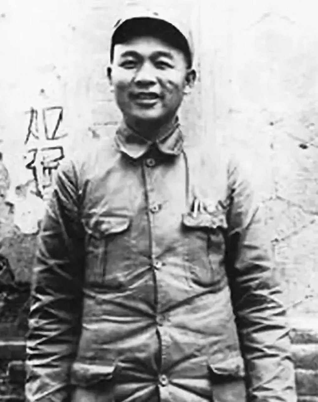 在皖西,红28军遭到两个旅的合击,情况危急.