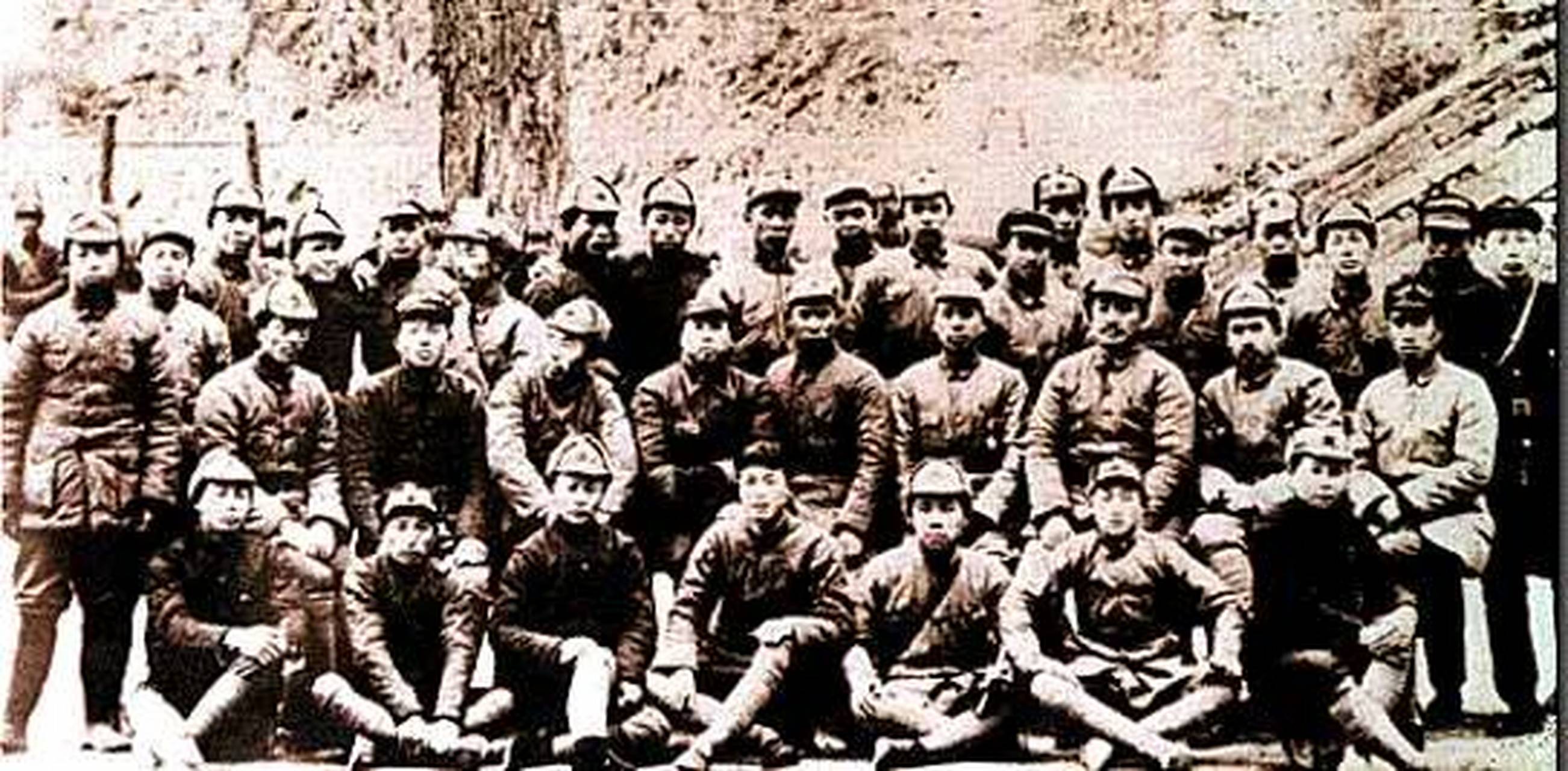 1934年10月到1936年10月,中央主力红军走过了14个省,翻越18座大山