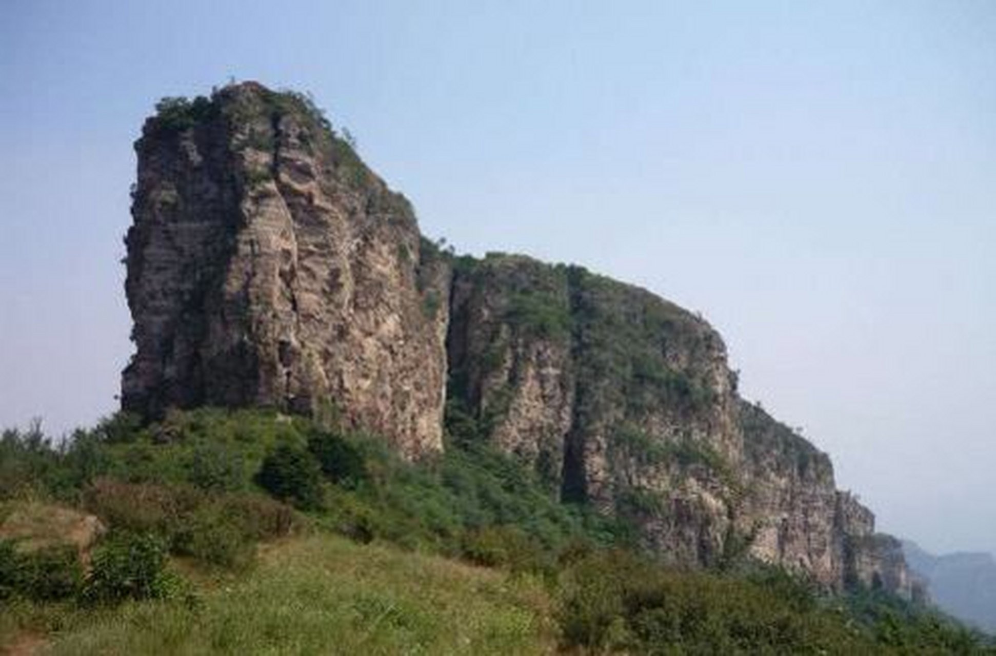 棺材山是江西武宁县境内的一座山峰,此山地势险要,占据此山,可掌控