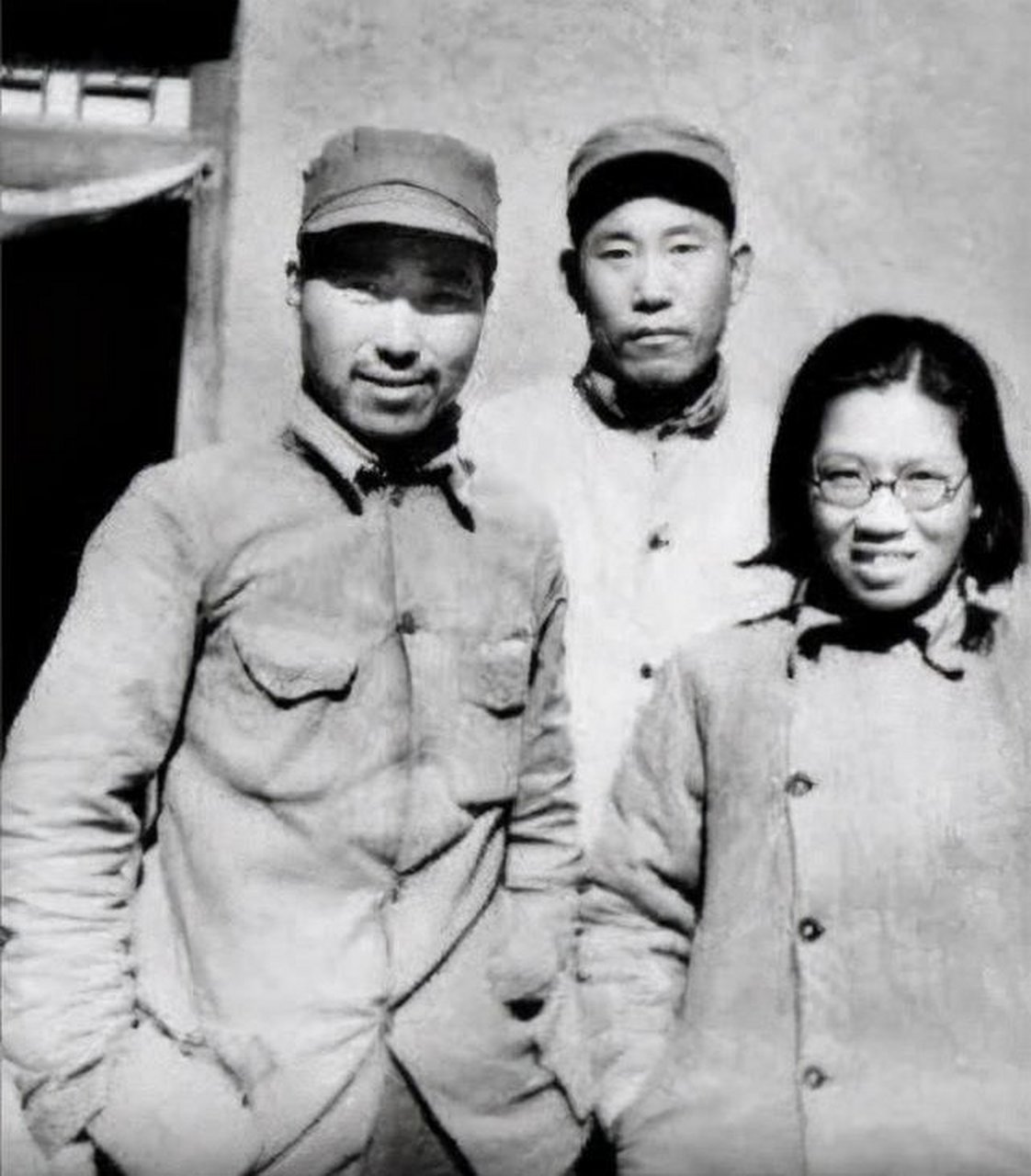 陶鲁笳是江苏溧阳人,出生于1917年,1936 年参加革命 1949年2月任太行