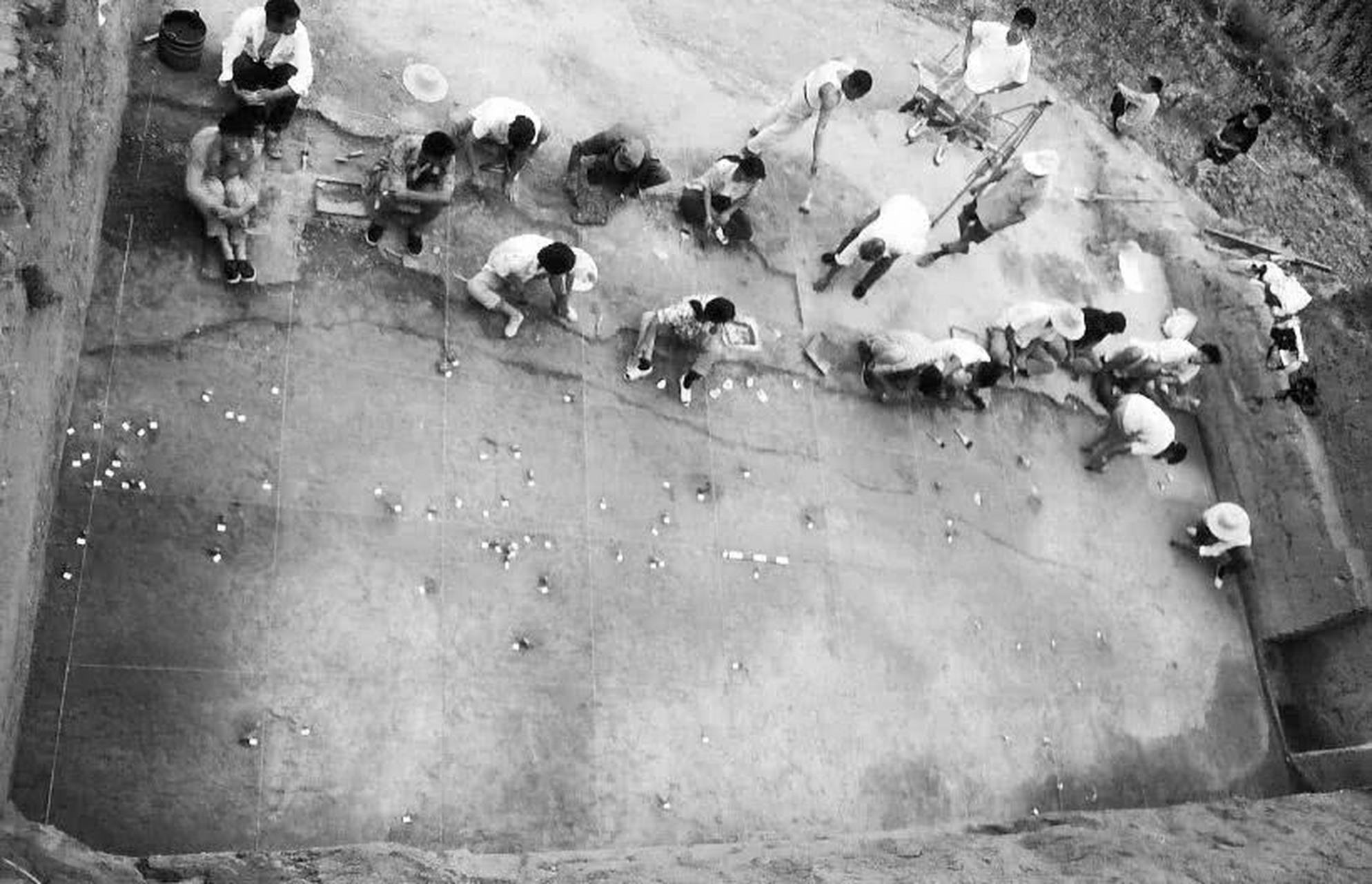 于家沟遗址位于阳原县虎头梁村西南约500米的于家沟内,发现于1965年