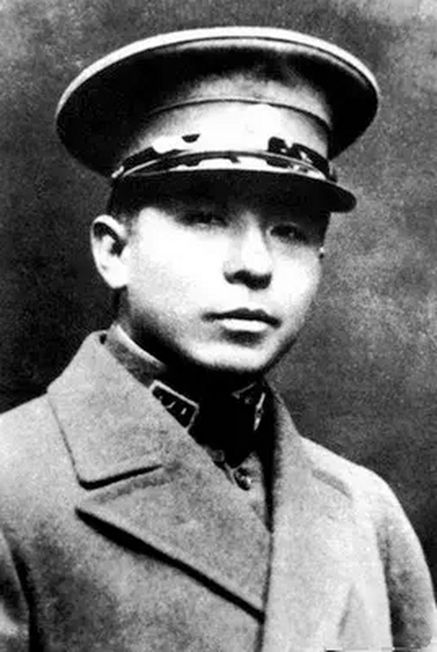 张冠英,原名首芳,是张学良的大姐,也是张作霖的第一个孩子.