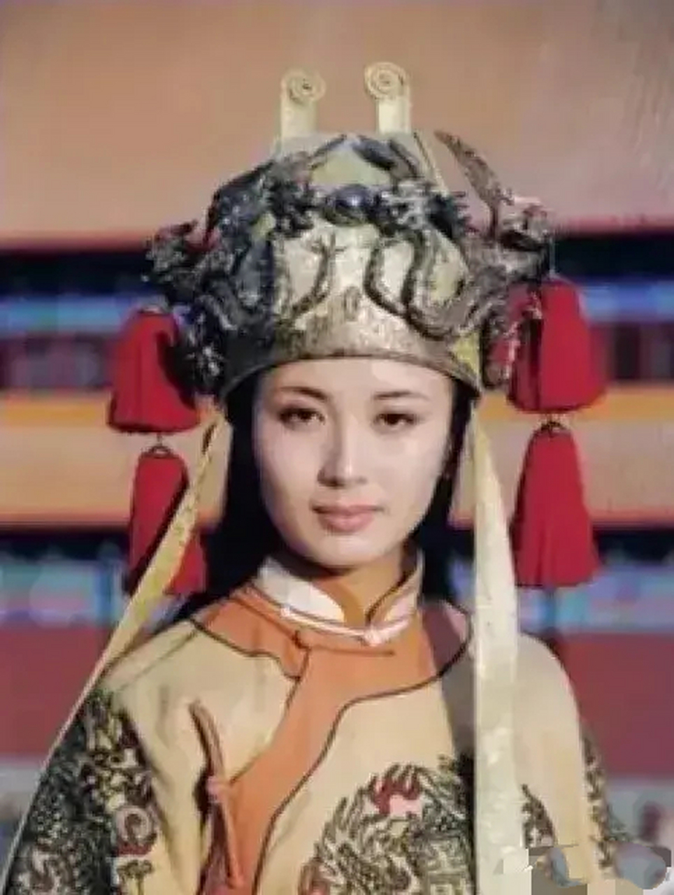 公元1854年的一个深夜,天王宠妃程岭南,舒舒服服洗了澡,然后静坐在