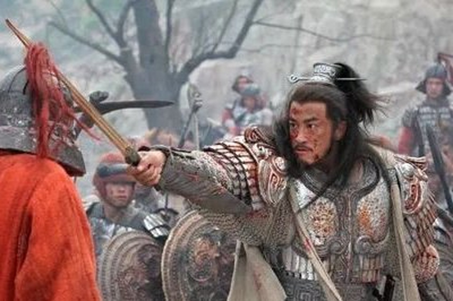 巨鹿之战,项羽杀掉主将宋义,率五万义军渡河救赵,破釜沉舟,烧掉营垒