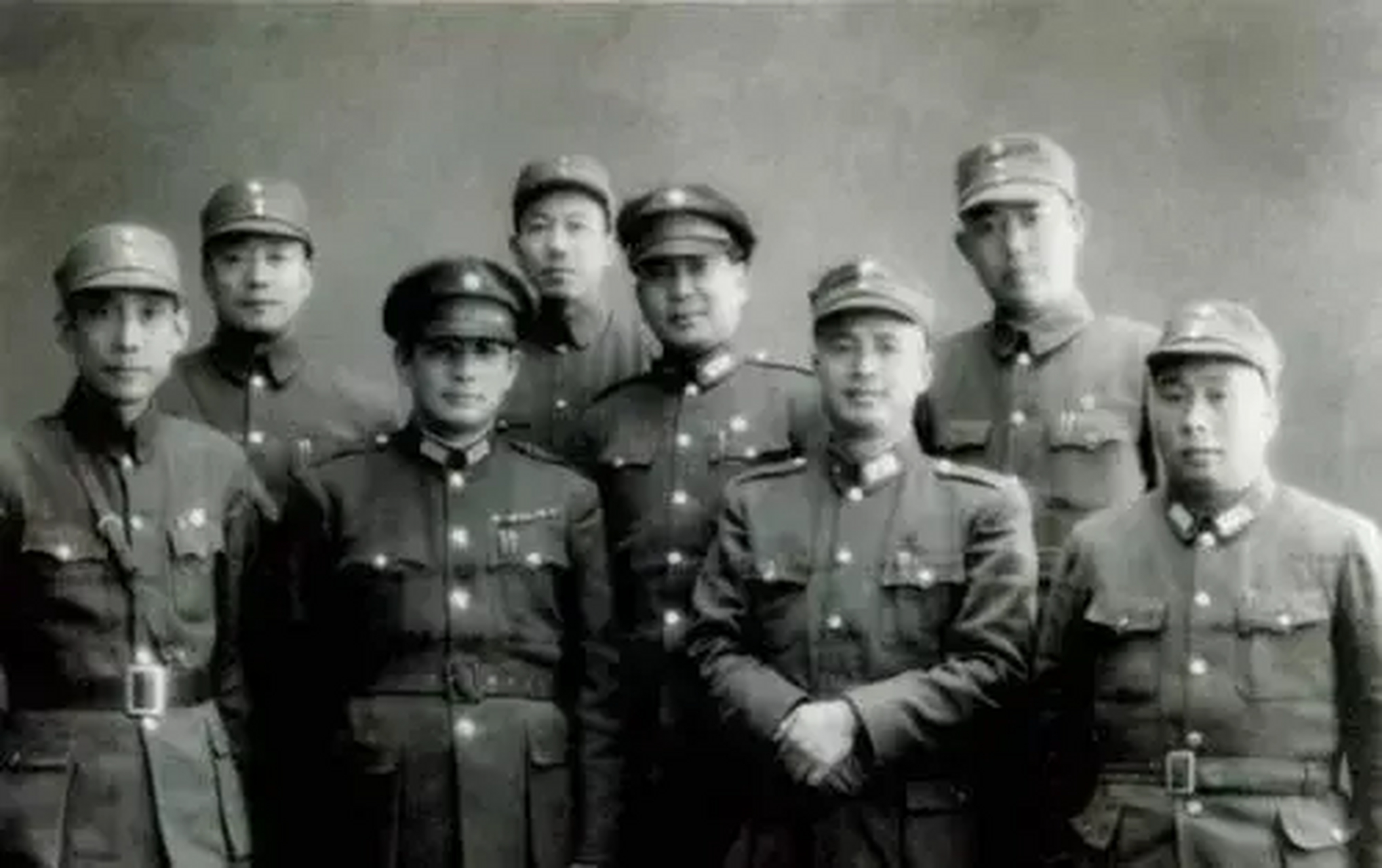 1938年秋,日本天皇震怒:日军106师团被薛岳重兵围住,已经准备烧军旗