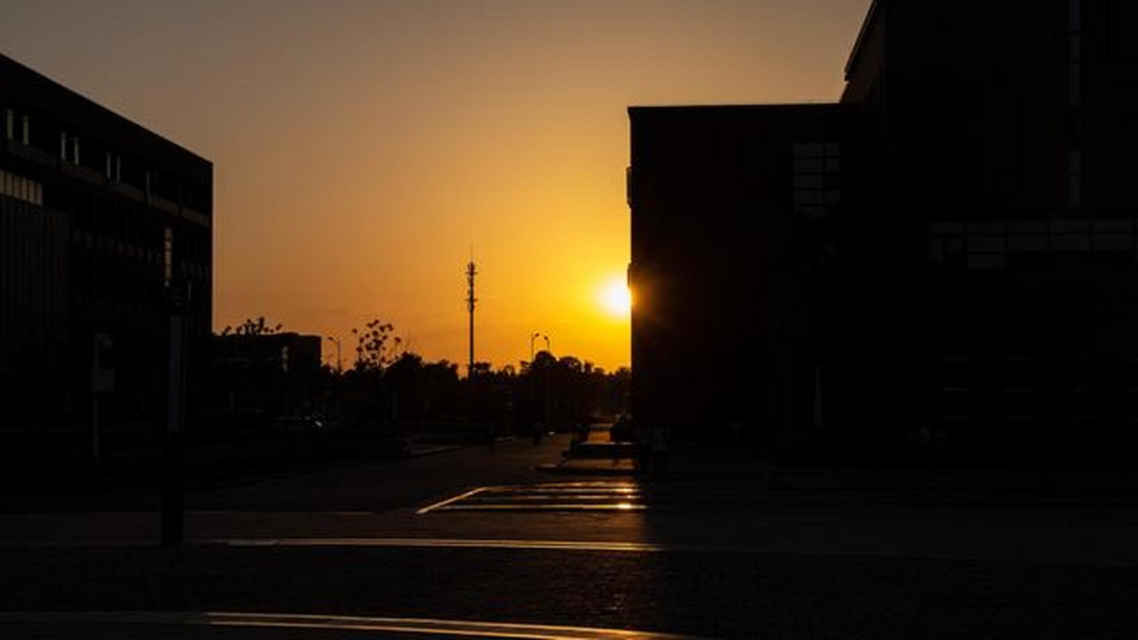 现在很多大学生都会急着去融入身边的圈子,着急去认识很多人,自