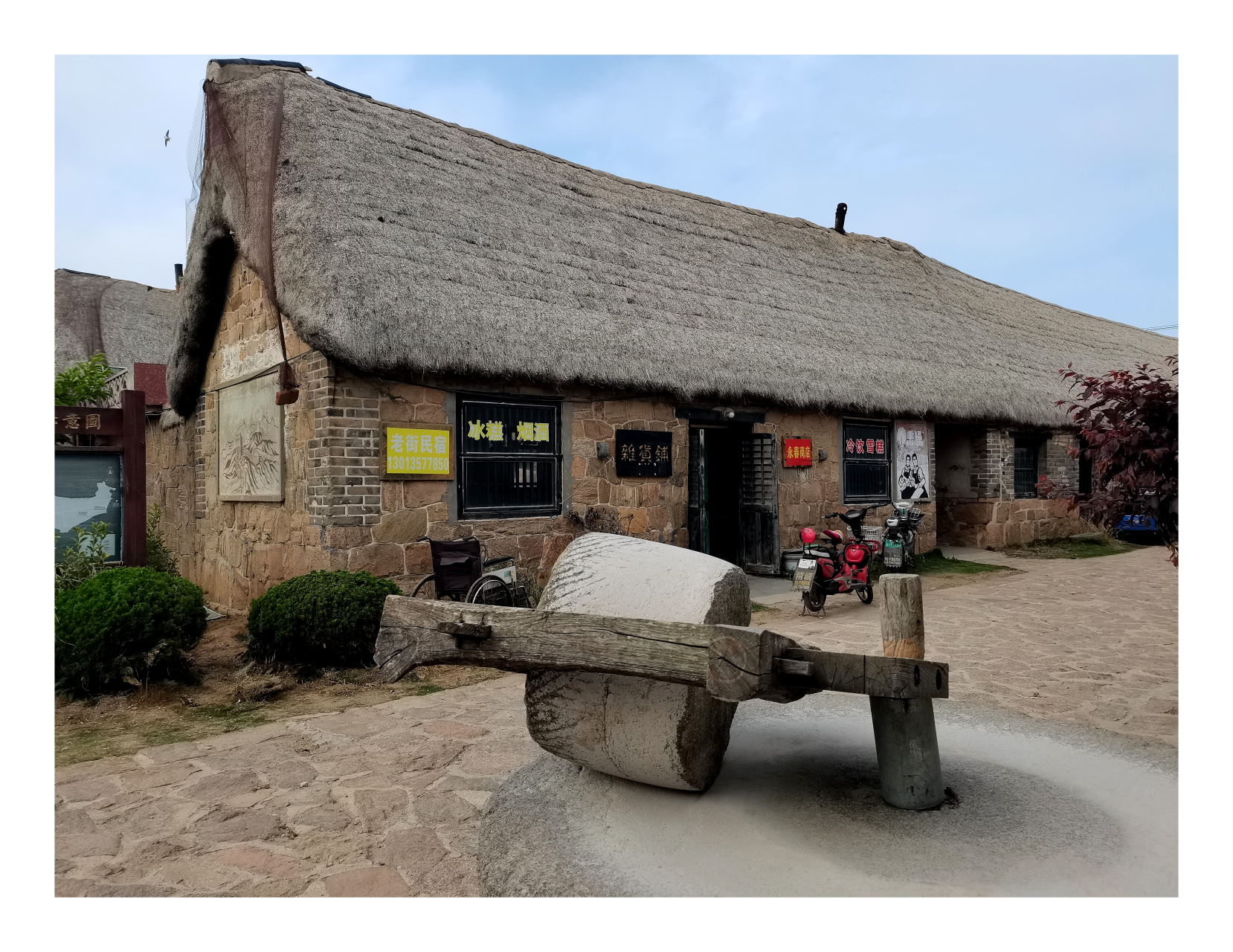 海草房,山东荣成一种非遗建筑物,在海边的村落里保留得非常好,已经