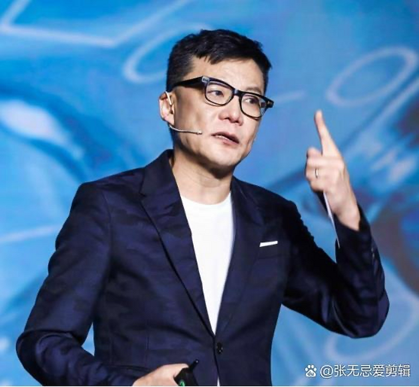 当当网创始人李国庆离婚成功,高兴的宣布自己成为自由身.