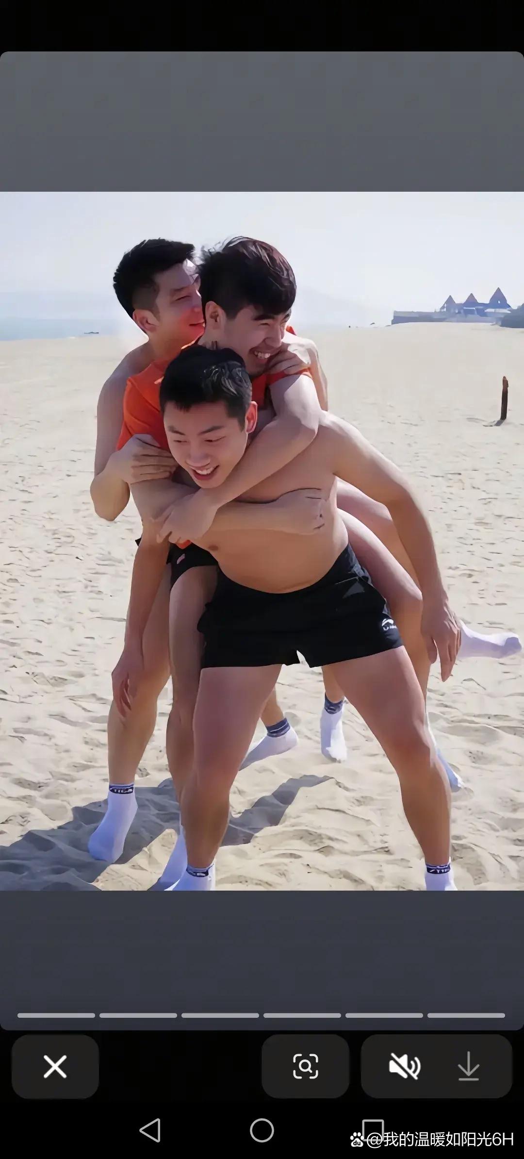 樊振东##许昕#闫安这底盘够够的!大胖,小胖,许全面全背上了!