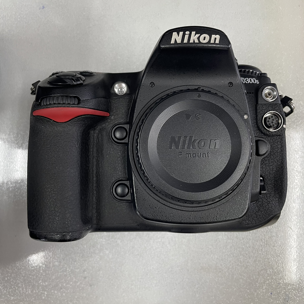 尼康d300s单机身 可自动对焦 像素:总像素1310万,有效像素1230万 最大