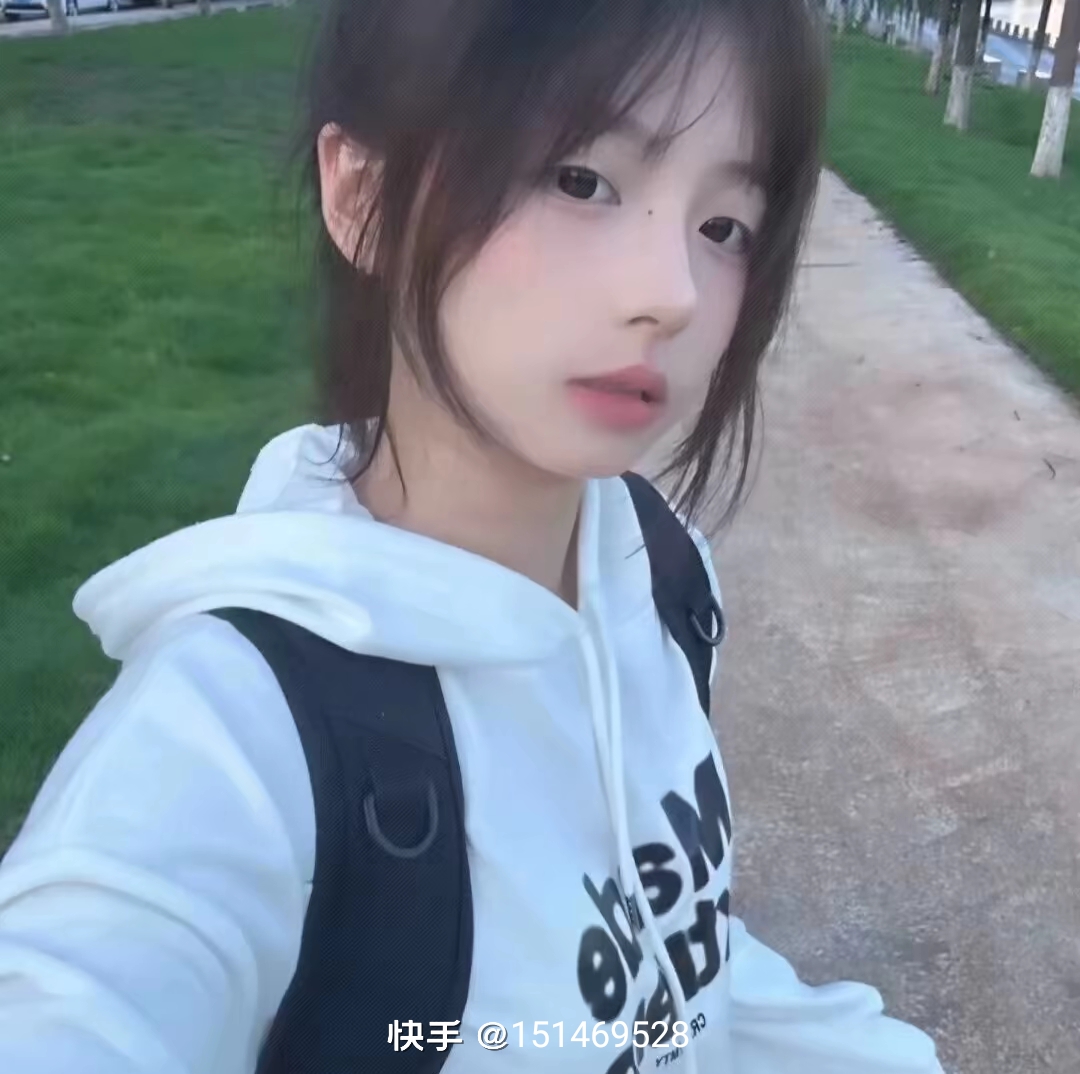 它不仅是个人风格的缩影,更是内心世界的微妙投射