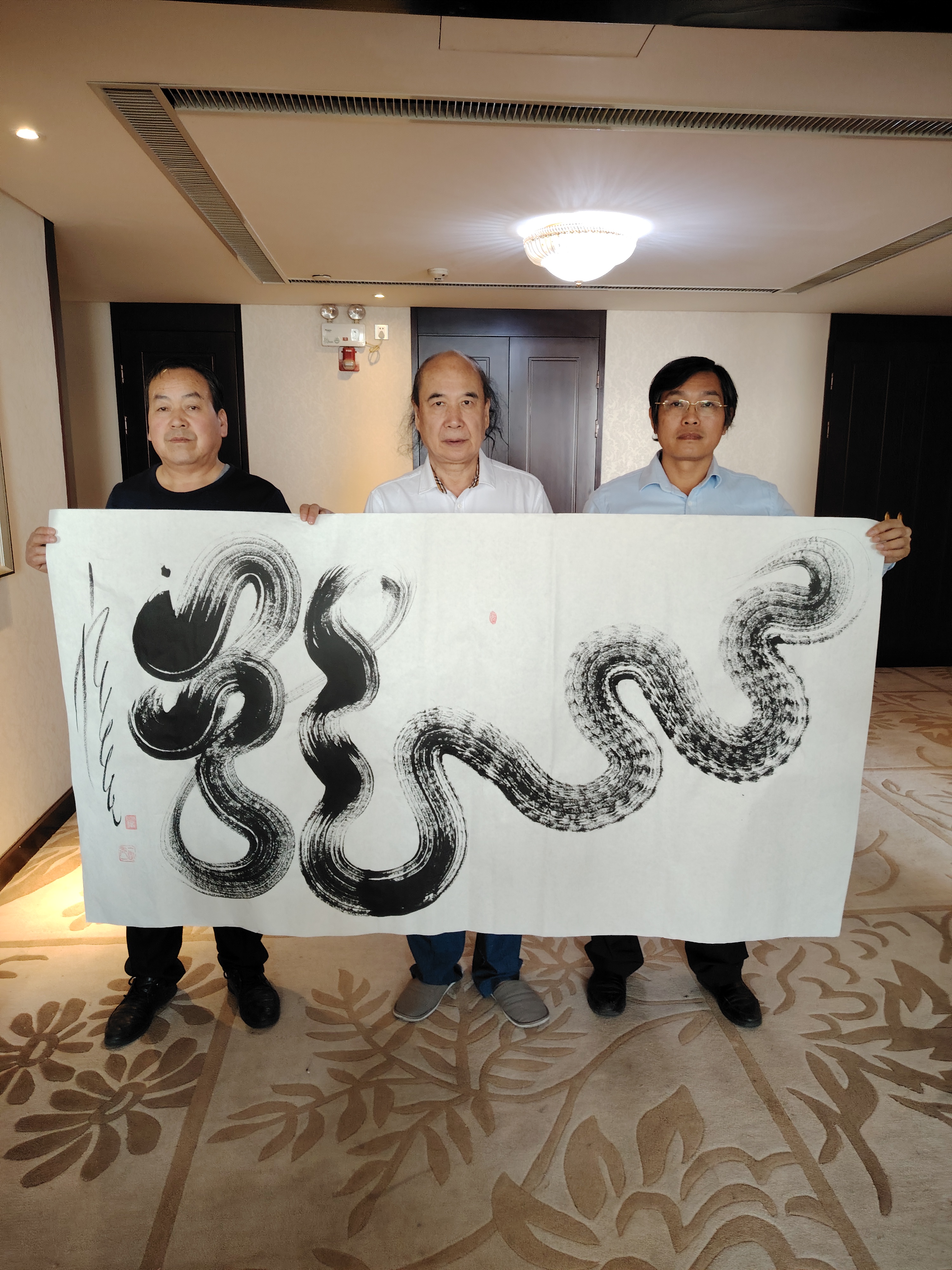 一年工作安排,画龙点睛,一定大师一笔龙受到全场十七位书术家的认可和