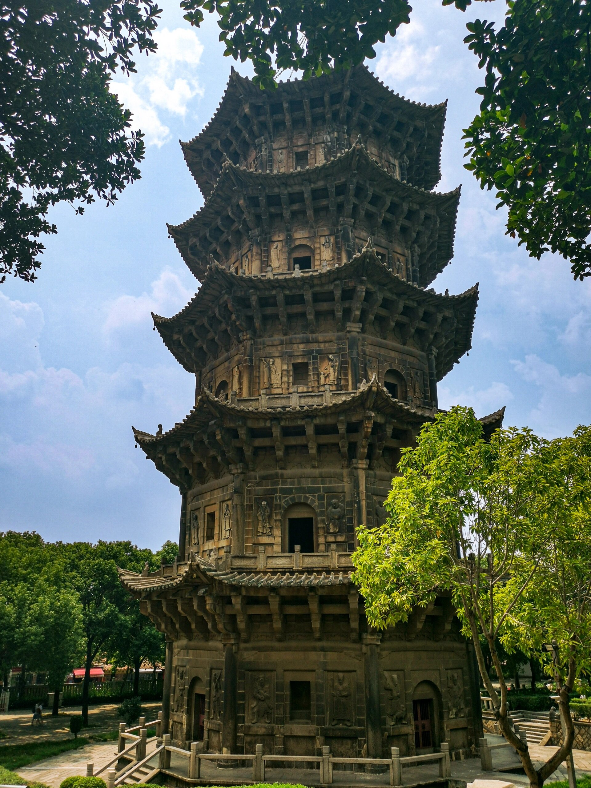 泉州开元寺,位于福建省泉州市鲤城区西街,是中国东南沿海重要的文物