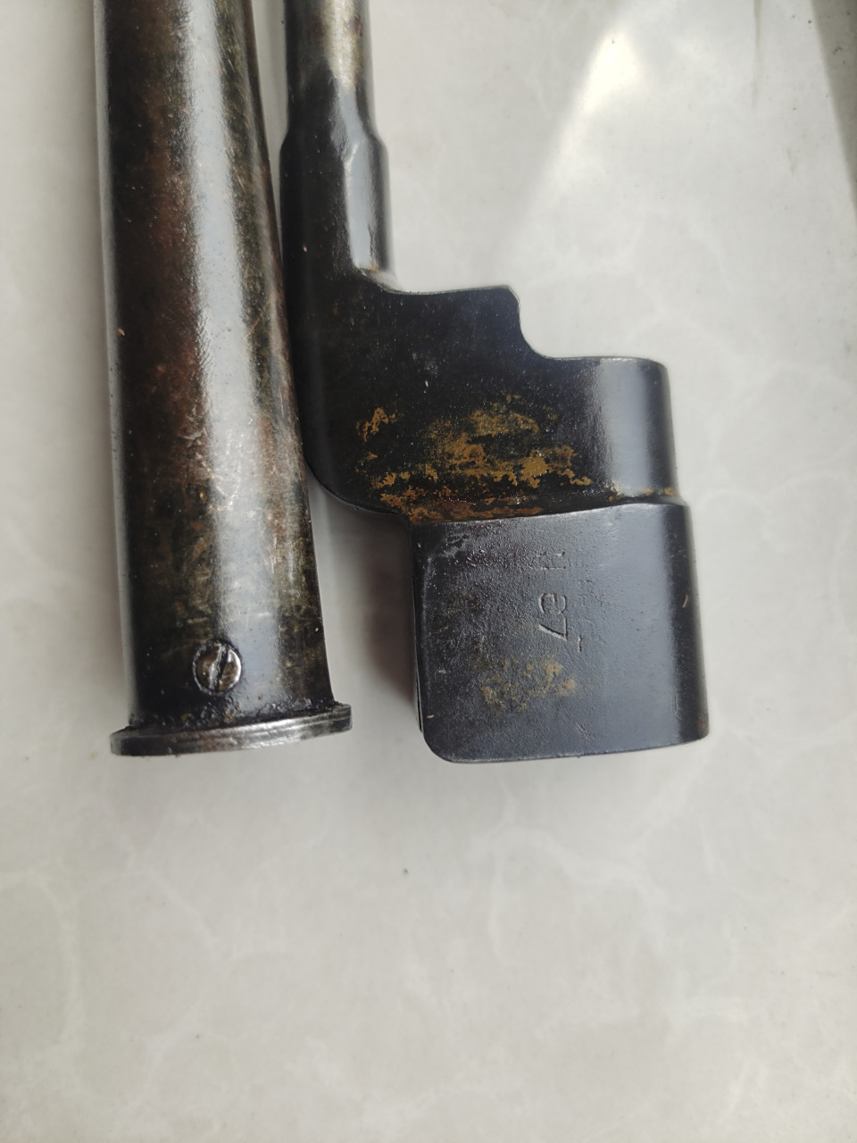 二战中晚期英国的套筒式刺刀,此款刺刀比较短,整体成圆柱形,好像一个