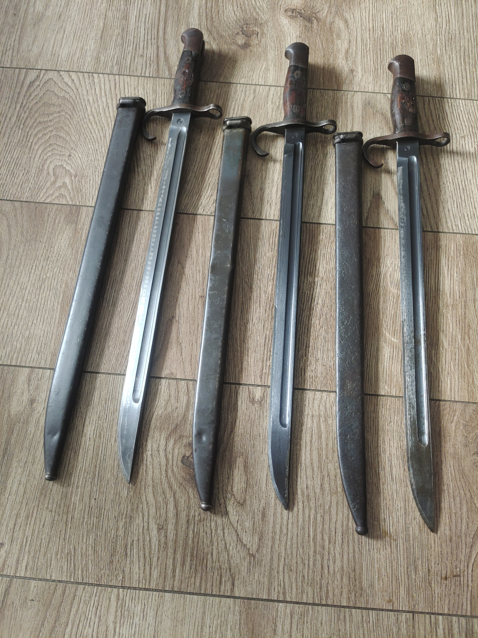 日本明治30年式刺刀,单标的名古屋兵工厂一组3把,全烤蓝近未使用过!