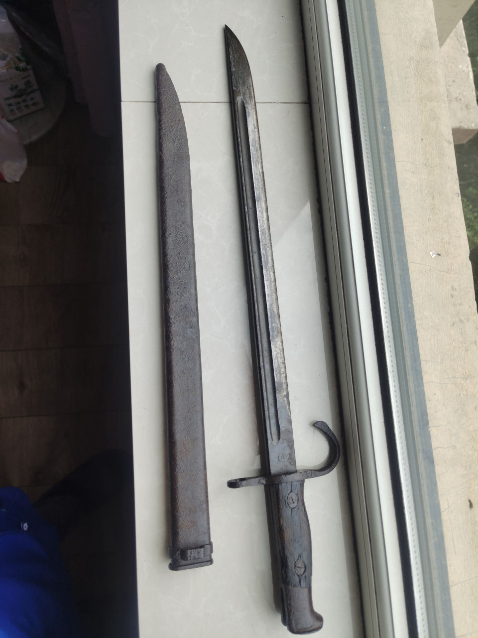 明治三十年式刺刀,奉天兵工厂铸造,刀刃考蓝有些脱落,整体还算很好