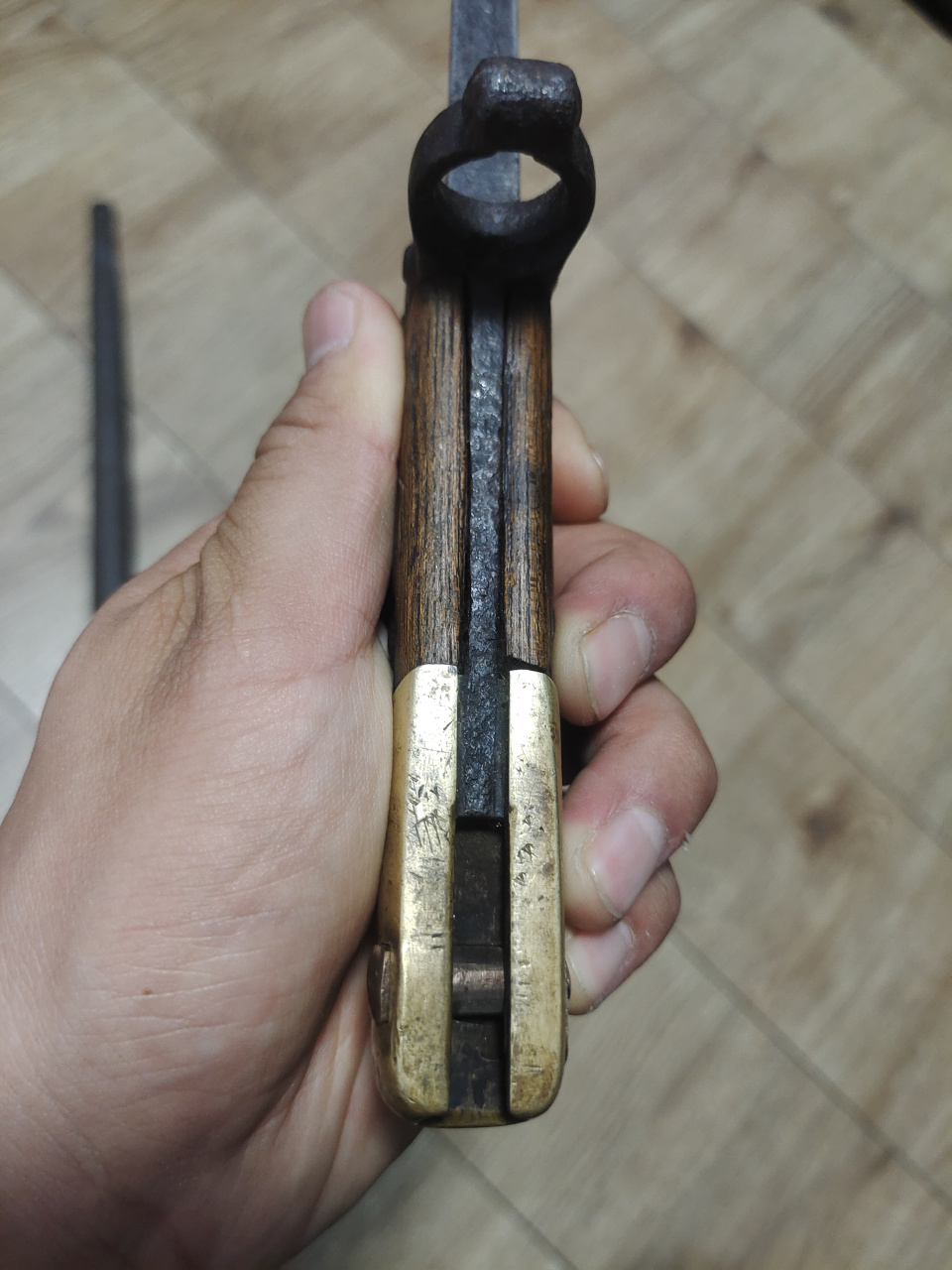 法国1874式刺刀,是法国最后一款长刺刀,刀刃较窄呈倒三角形,刀尖儿