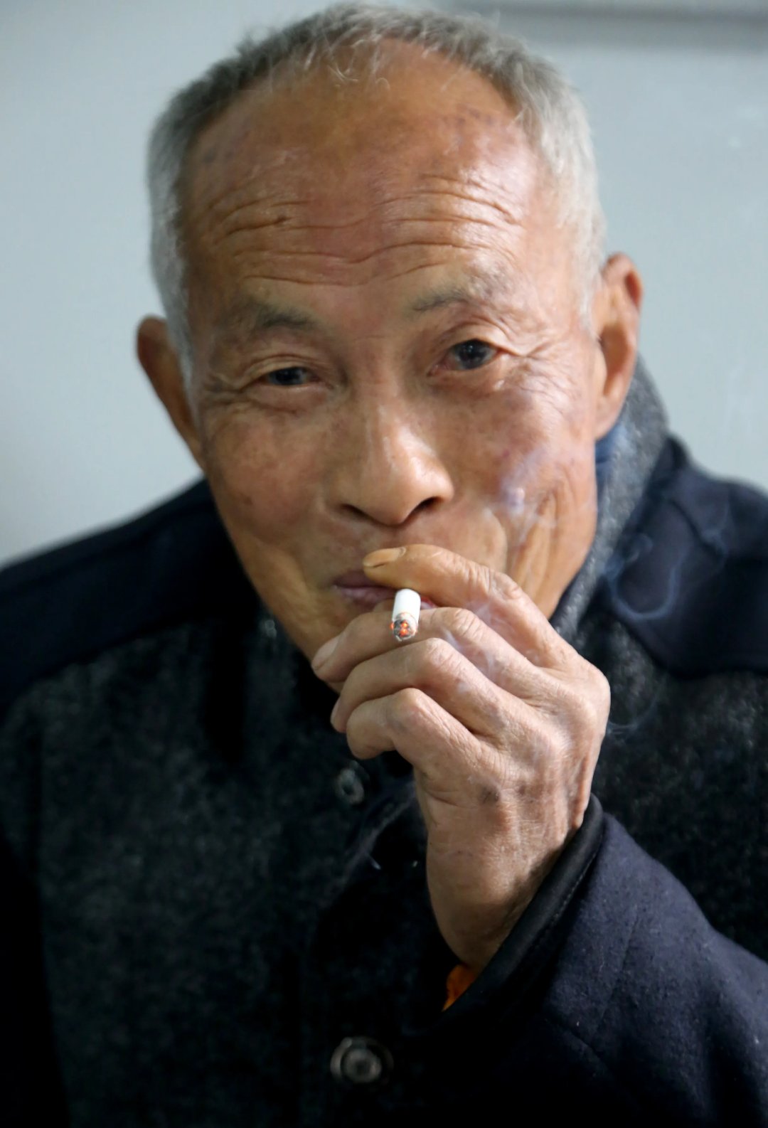 一个五十多岁的单身汉,娶了一位五十多岁的寡妇