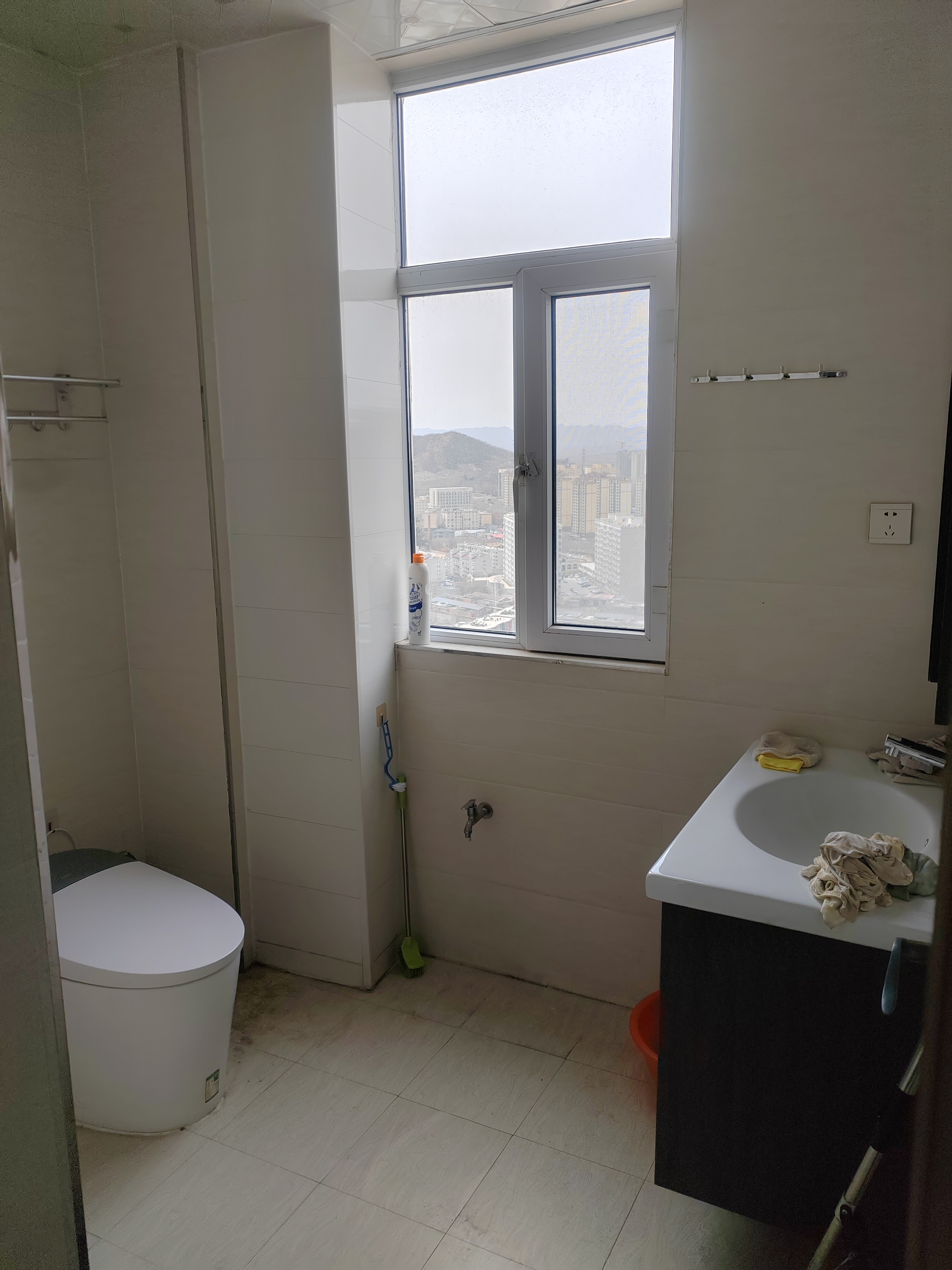 出售富达山庄  报价65可谈 120平  16楼  三室俩厅    装修不错  有