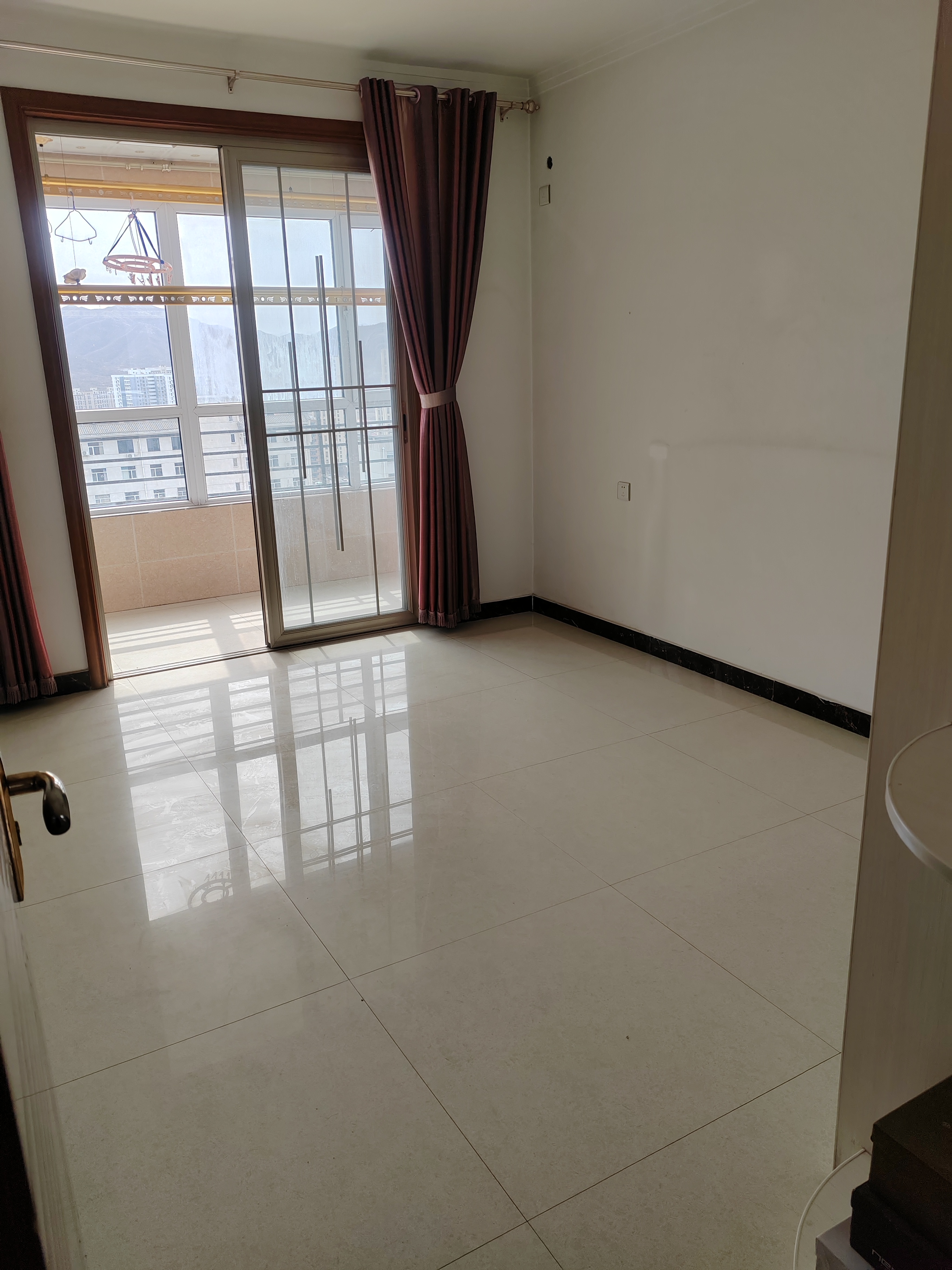 出售富达山庄  报价65可谈 120平  16楼  三室俩厅    装修不错  有