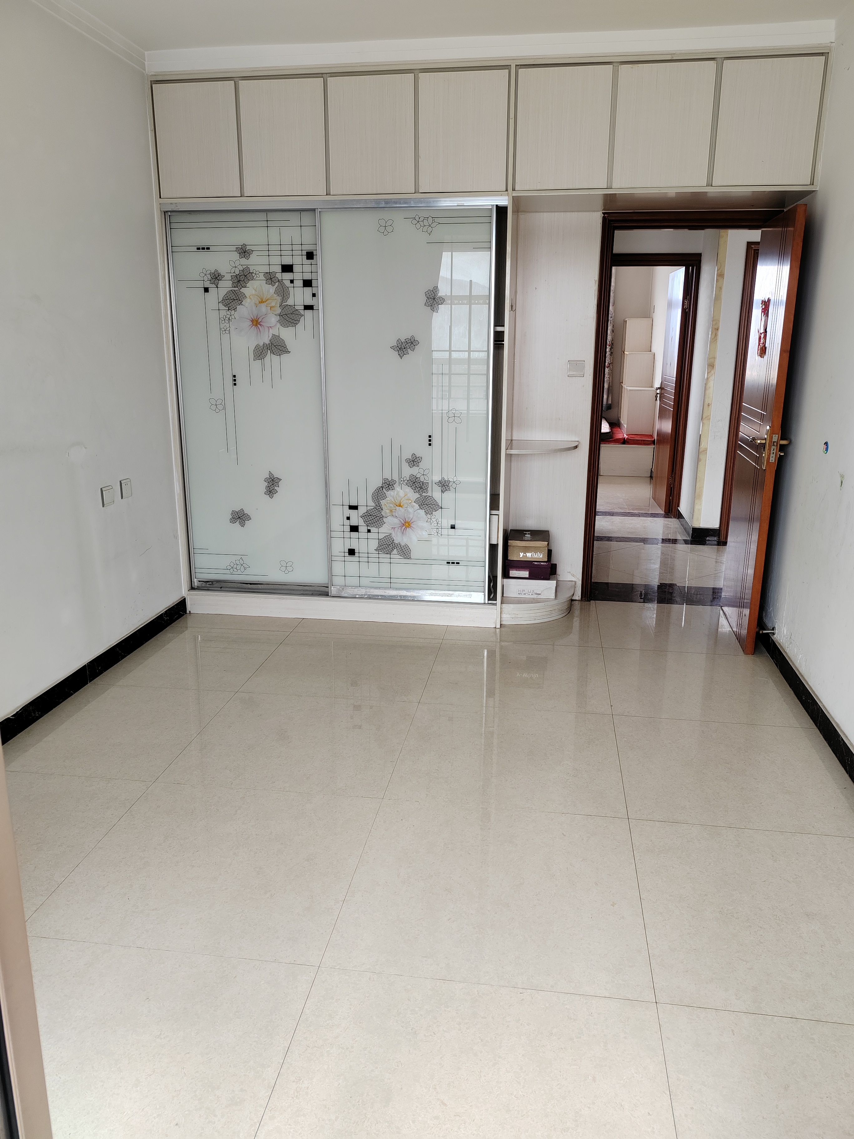 出售富达山庄  报价65可谈 120平  16楼  三室俩厅    装修不错  有