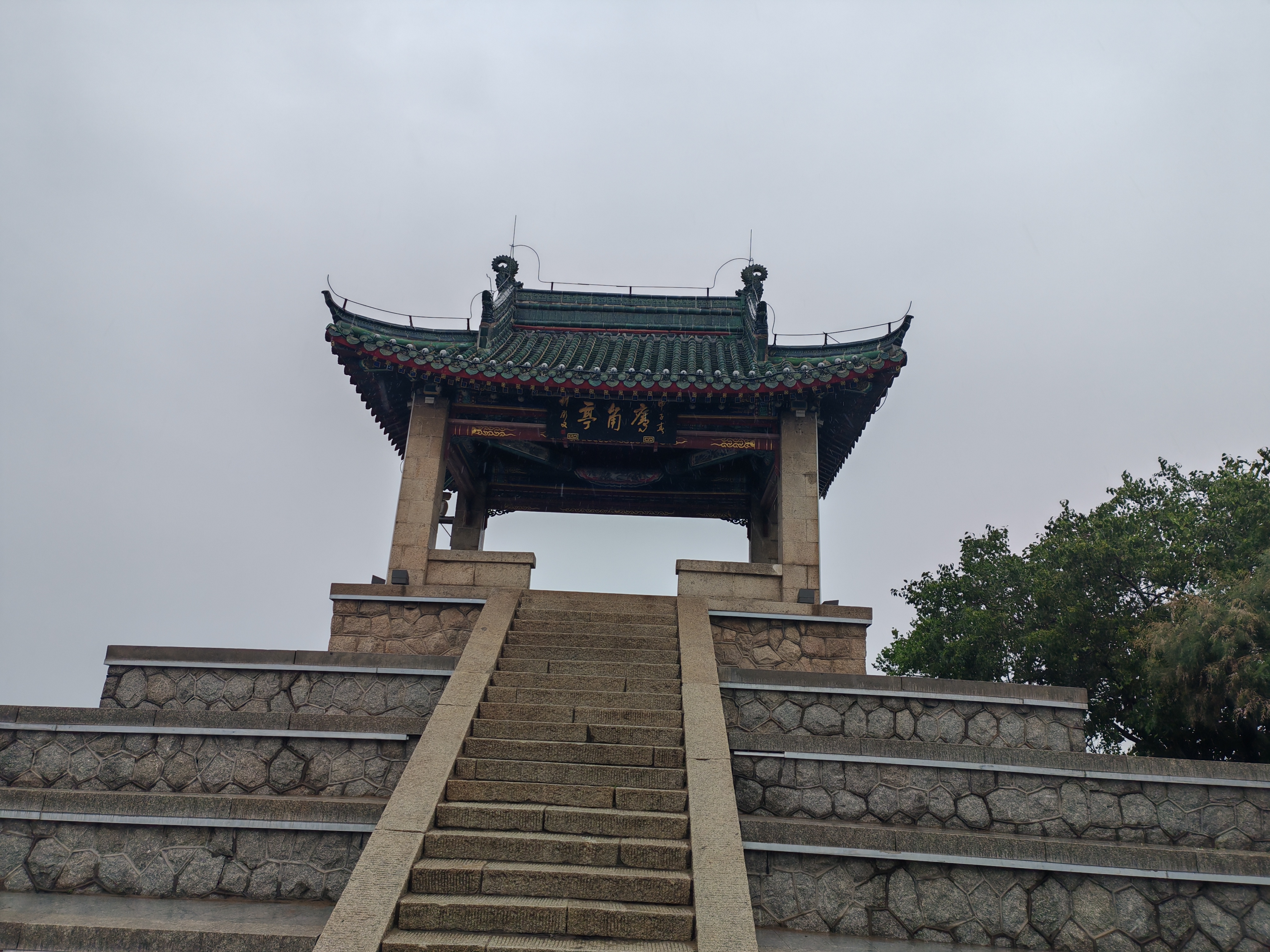 内里是狼"的家伙,美国正是,"美"为"大羊";耶稣让人们走小路,过窄门,"