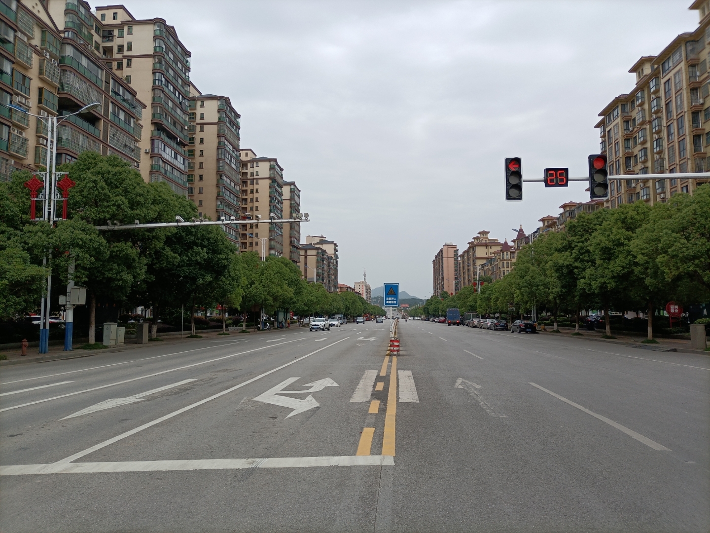 后来偶然感到宾馆与公共卫生间本质一样