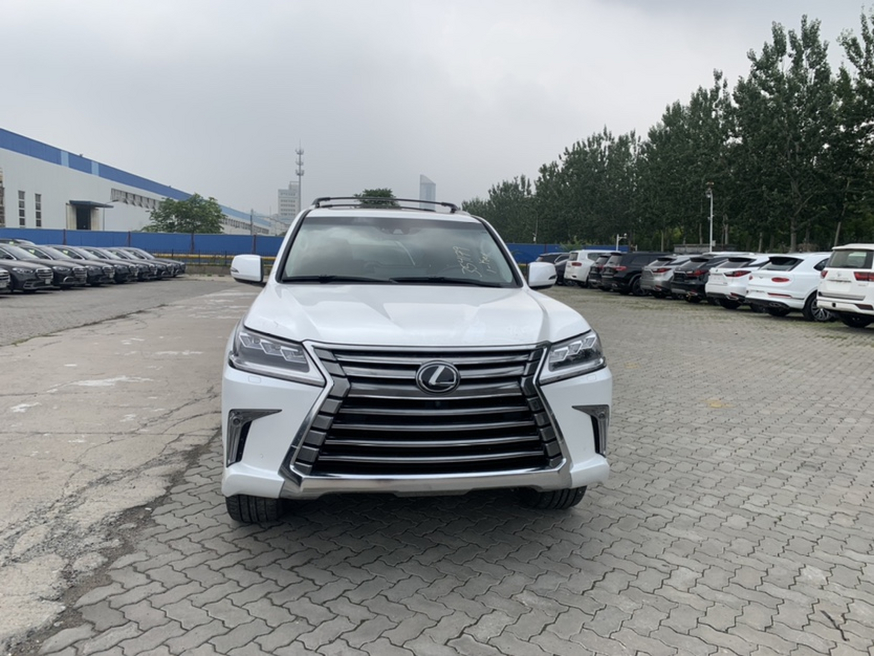 雷克萨斯5700报价及图片(雷克萨斯5700报价及图片黑色2021)