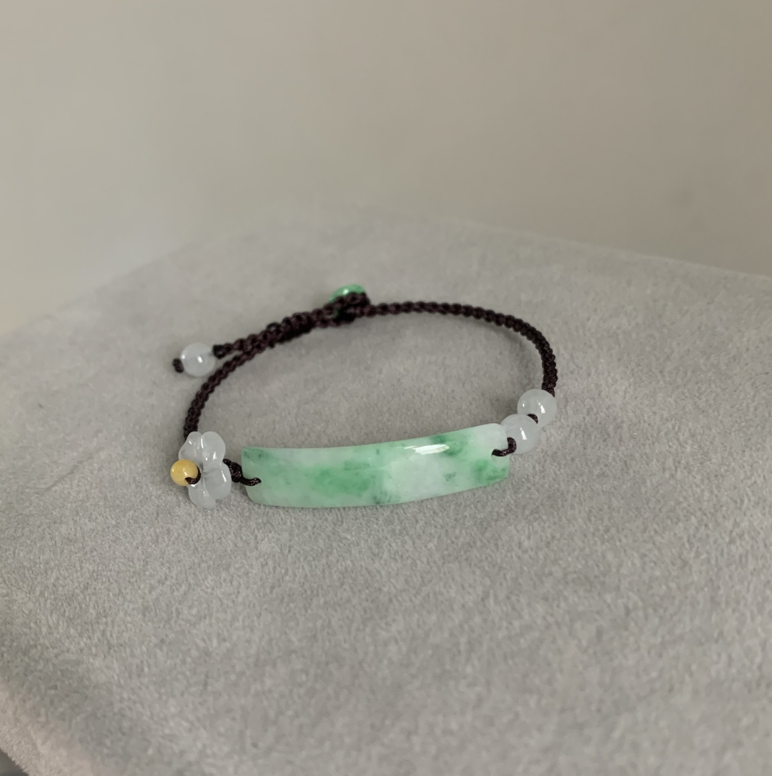 手工diy# #翡翠# #手链手工编绳# #翡翠手牌#  挑了精品翡翠配件搭配