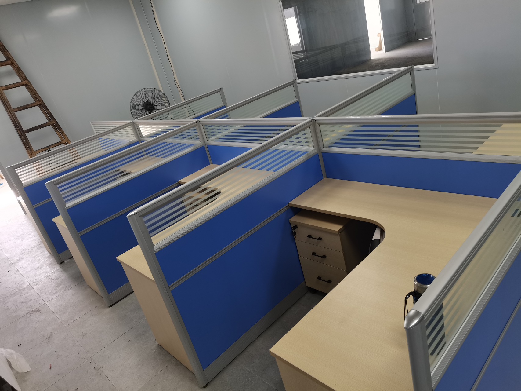 珠海员工屏风卡座位职员工电脑办公桌台桥茶台会议台桌椅文件资料柜厂