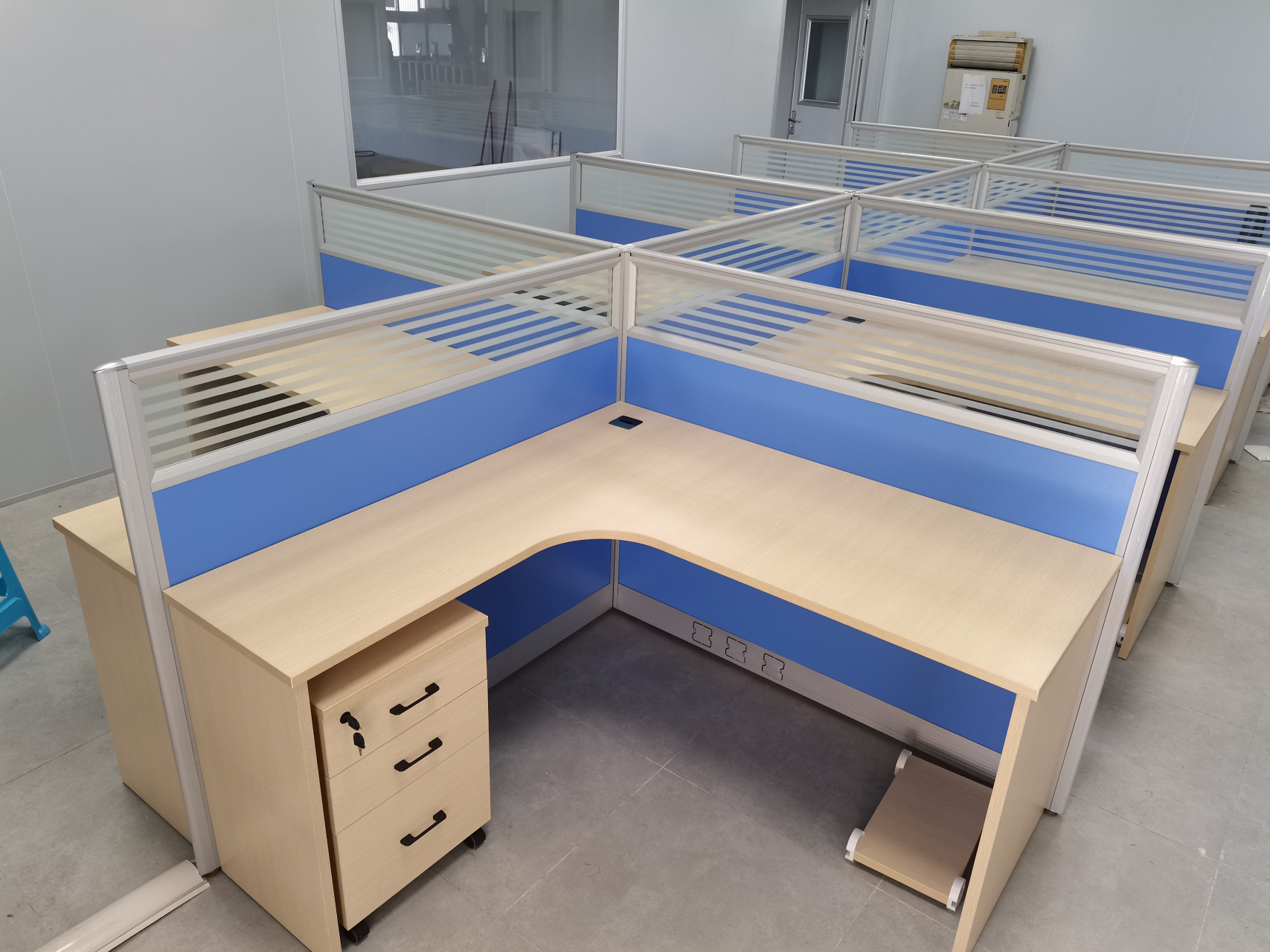 珠海员工屏风卡座位职员工电脑办公桌台桥茶台会议台桌椅文件资料柜厂