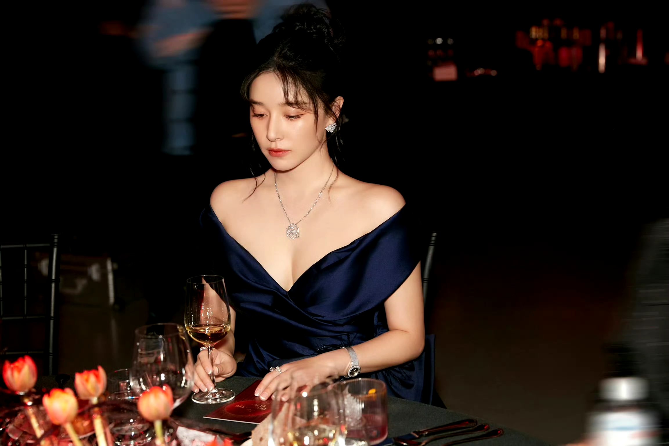 阚清子‖低胸礼服裙