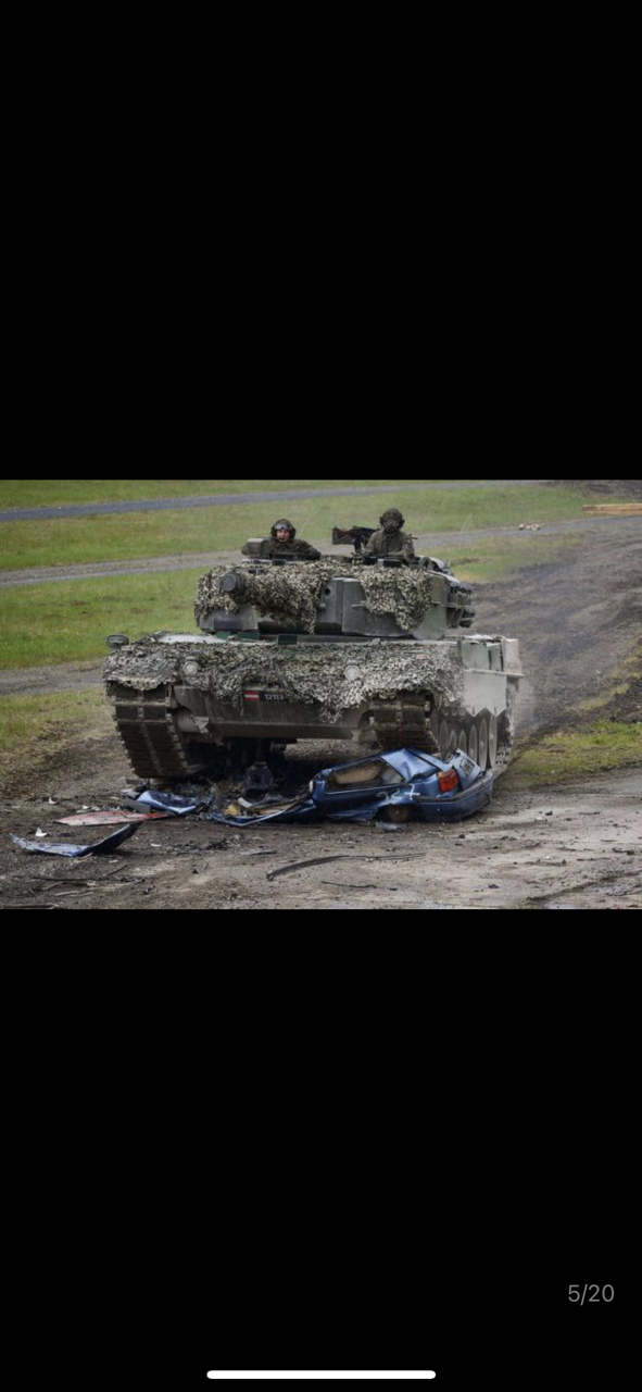 豹2坦克的战斗全重达55吨,主要武器为1门莱茵金属公司生产的120毫米