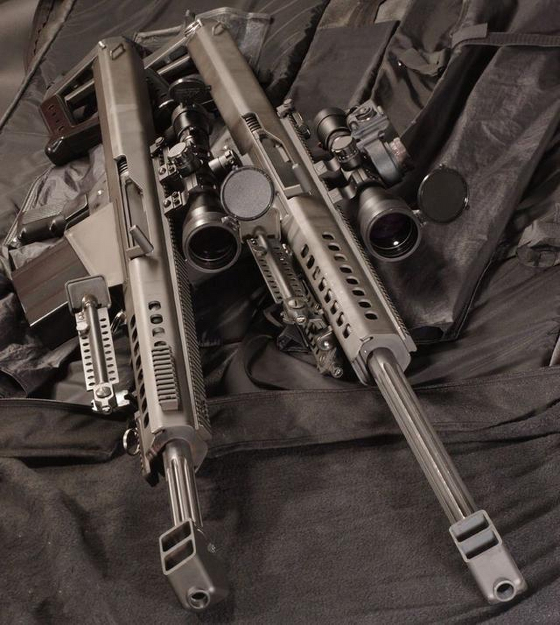 武器兵器# 巴雷特     巴雷特m82a1狙击步枪是由美国巴雷特公司研发