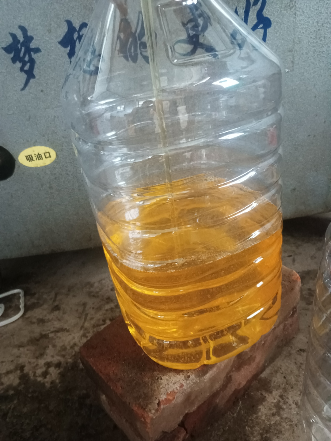 纯自己家笨炸葵花油,百分百的纯,假一赔十欢迎大家来品尝