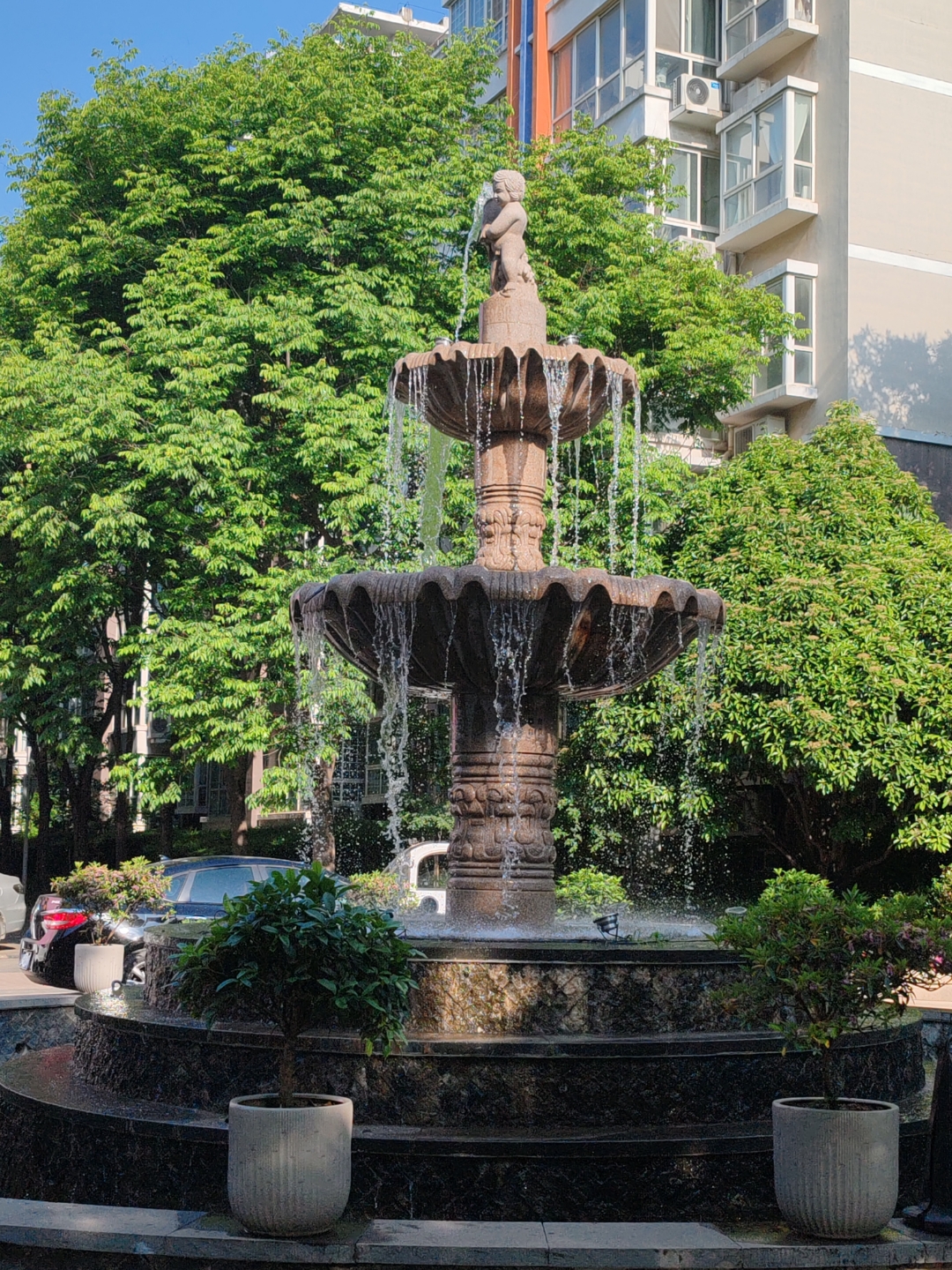 早上孩子出门我都还没有起床,晚上她还在写作业,我都已经睡着了