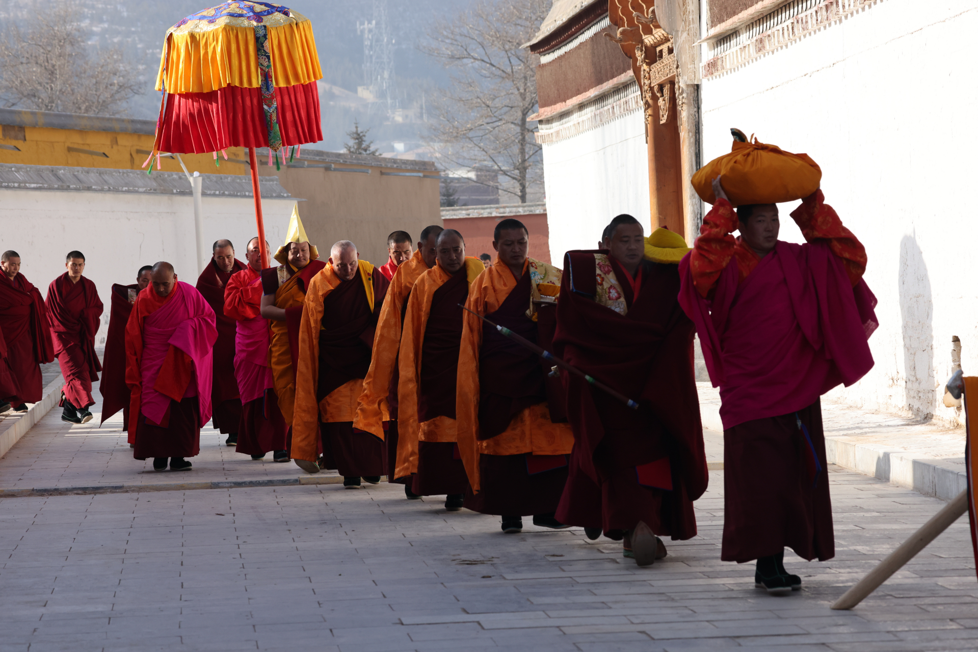 现任拉卜楞寺总法台佐盖喇嘛彭措仓