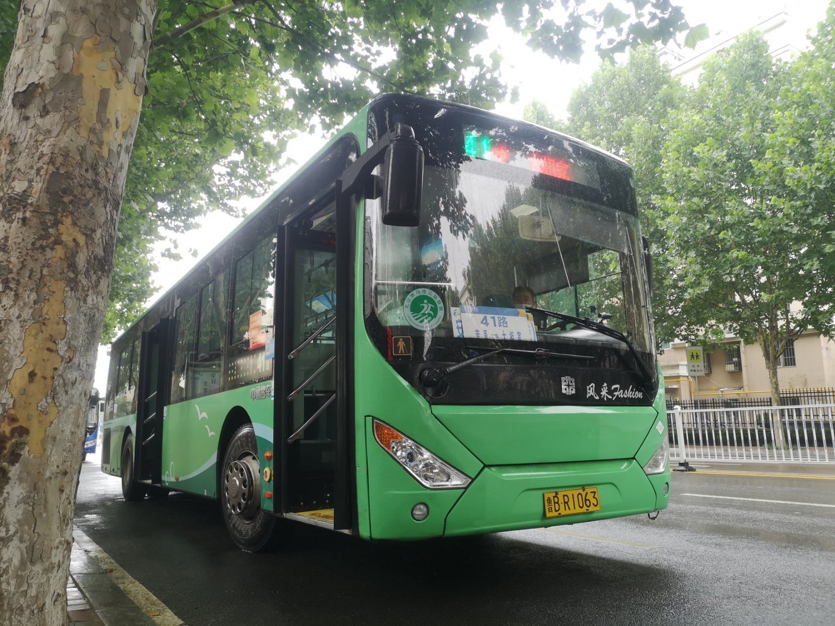 [车型介绍]青岛真情巴士集团中通lck 6115 hqgn型天然气城市客车,数量