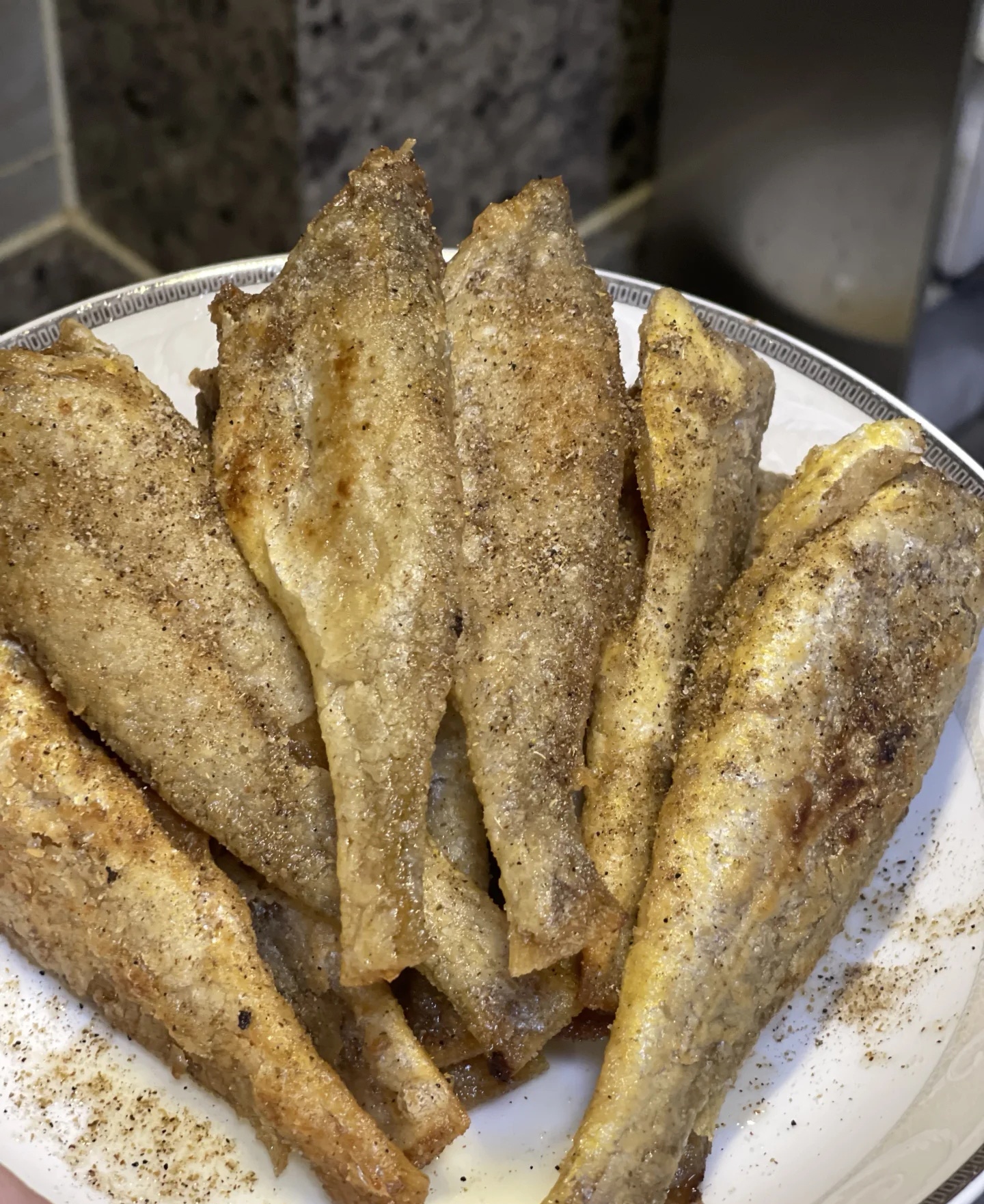 周一快乐午餐干炸小鲫头鱼