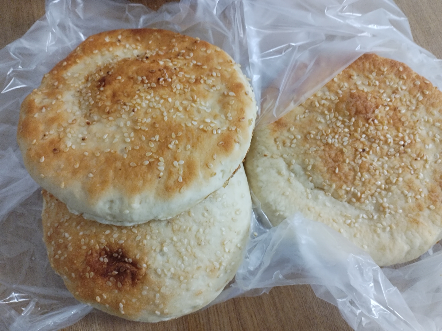 这个吊炉烧饼如何? 刚出炉的芝麻饼,香得没朋友!