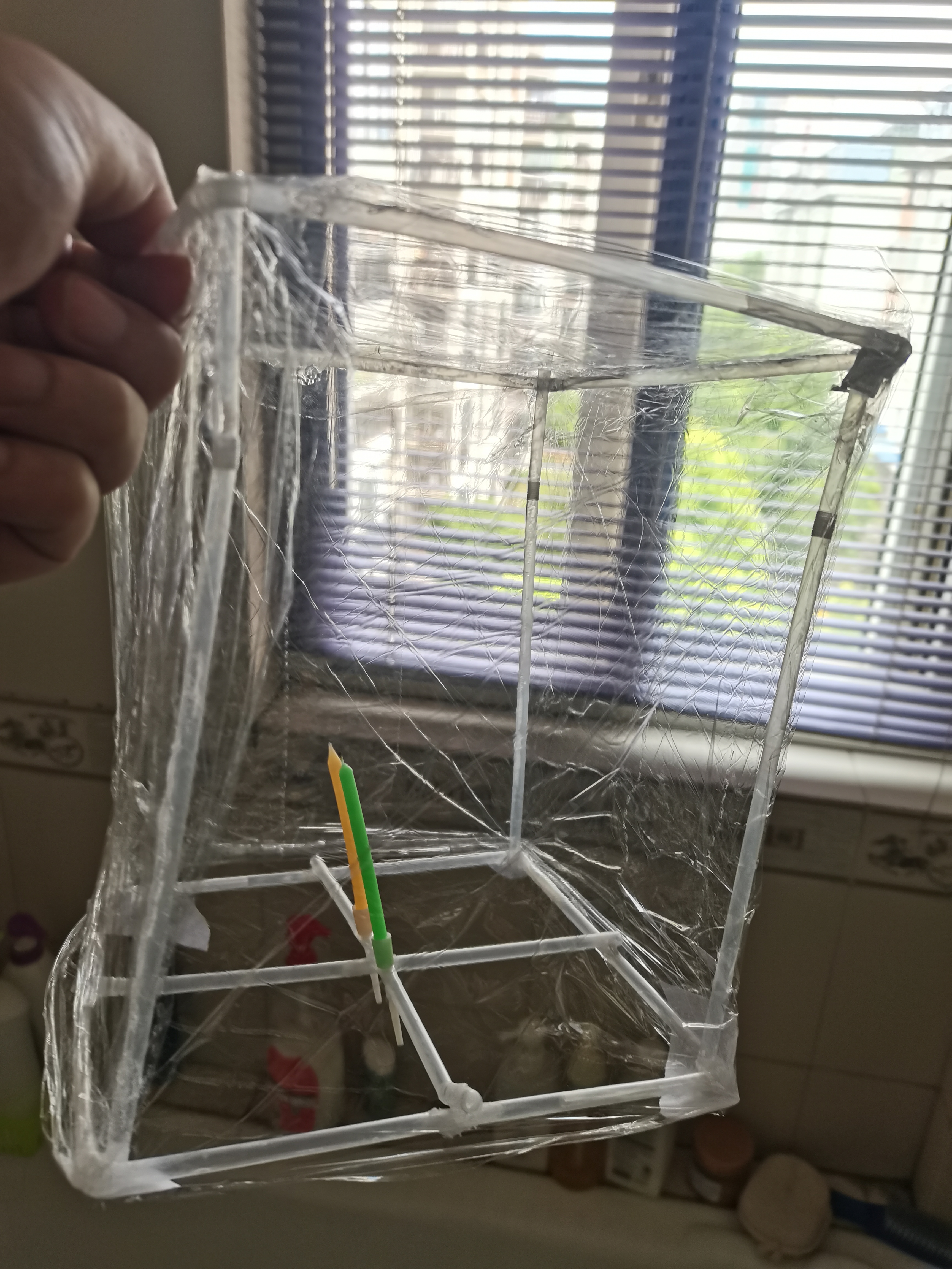 临近开学,儿子的物理作业没有做完,要做一个孔明灯,和他一起弄了两三