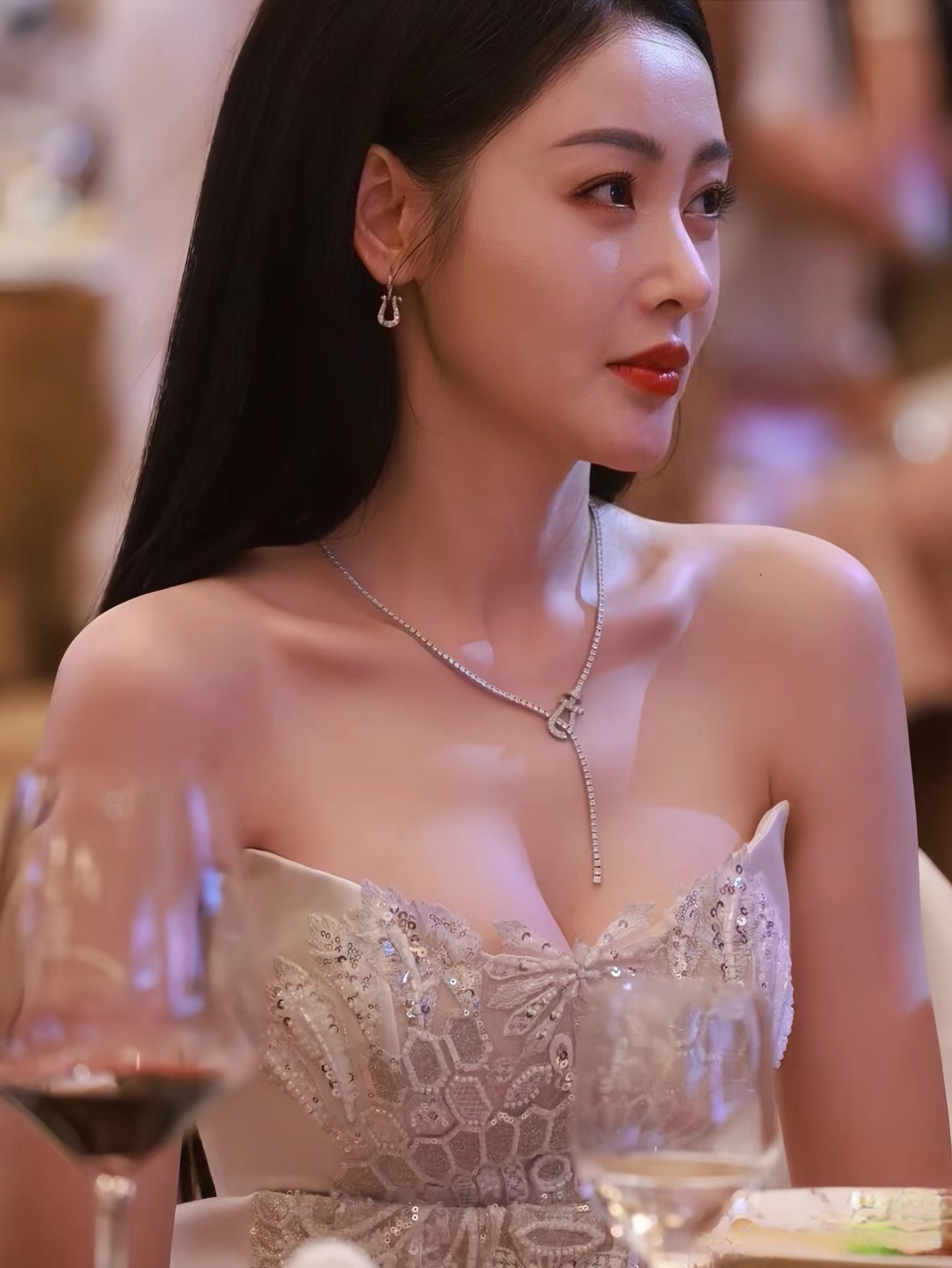 张天爱虽然好看,但算不上惊艳,范冰冰才是永远的女神.
