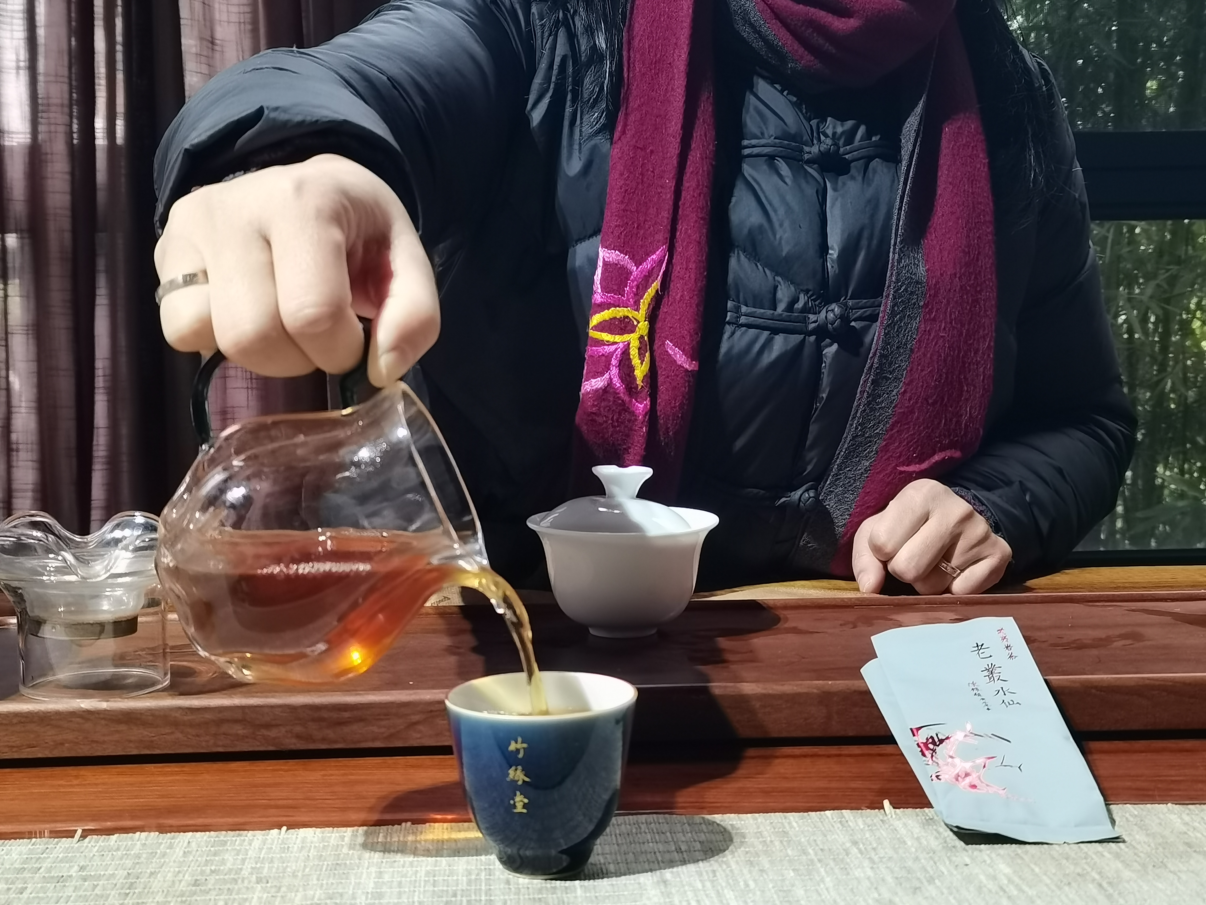 有些茶友在冲泡武夷岩茶时直接将"头泡茶"倒掉,视若洪水猛兽;也有茶