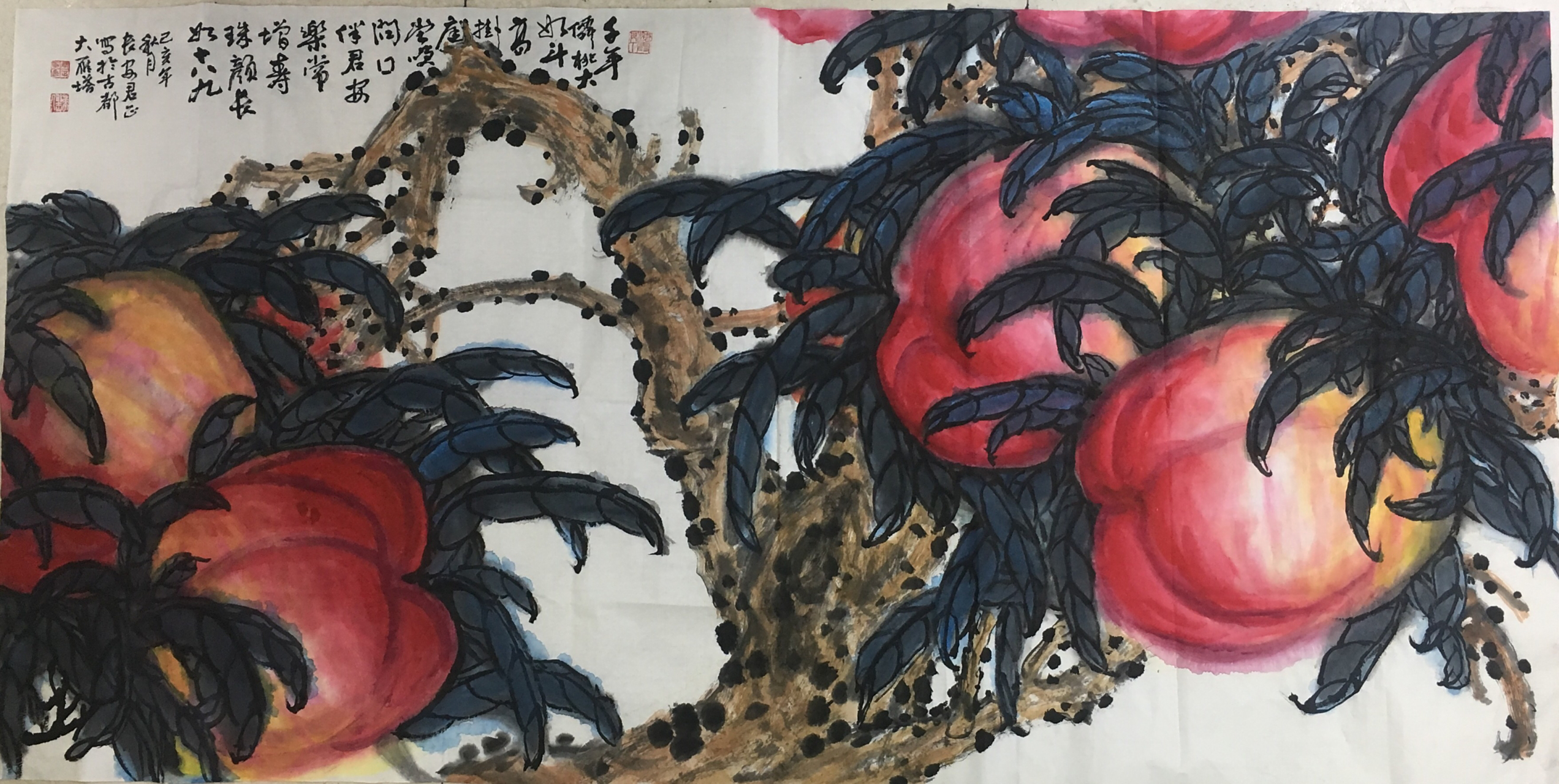 忘年交,国画家杨君正老师今日为我画斗鸡和寿桃两幅,喜之,珍藏之!