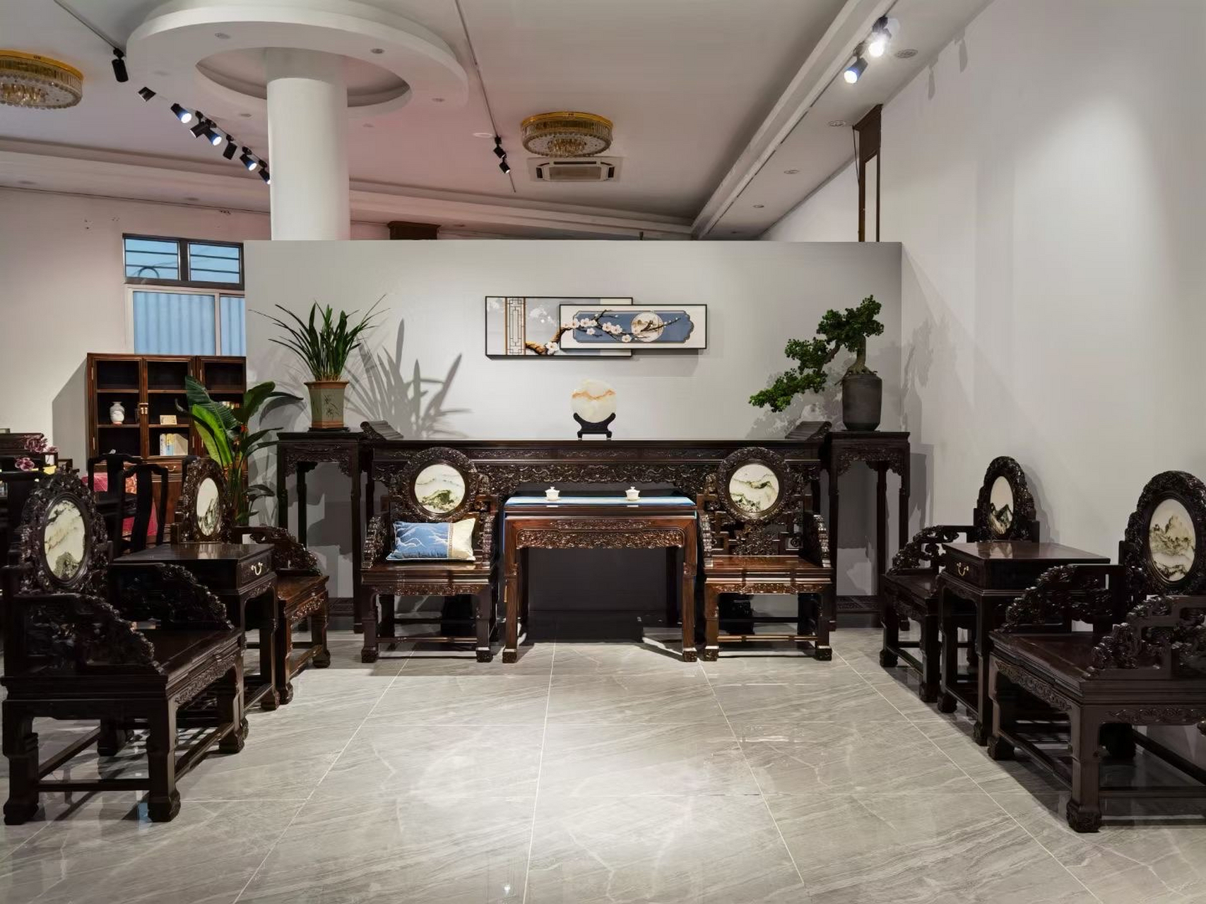 老挝大红酸枝中堂12件套:,无补       规格:翘头案:290*60,八仙桌:106