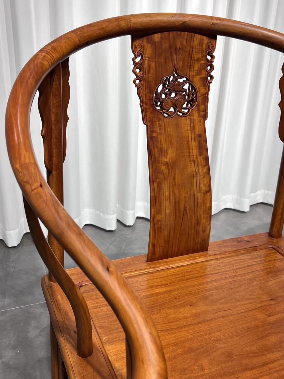 老山檀香      ———王世襄麒麟圈椅三件套#红木家具# #家居